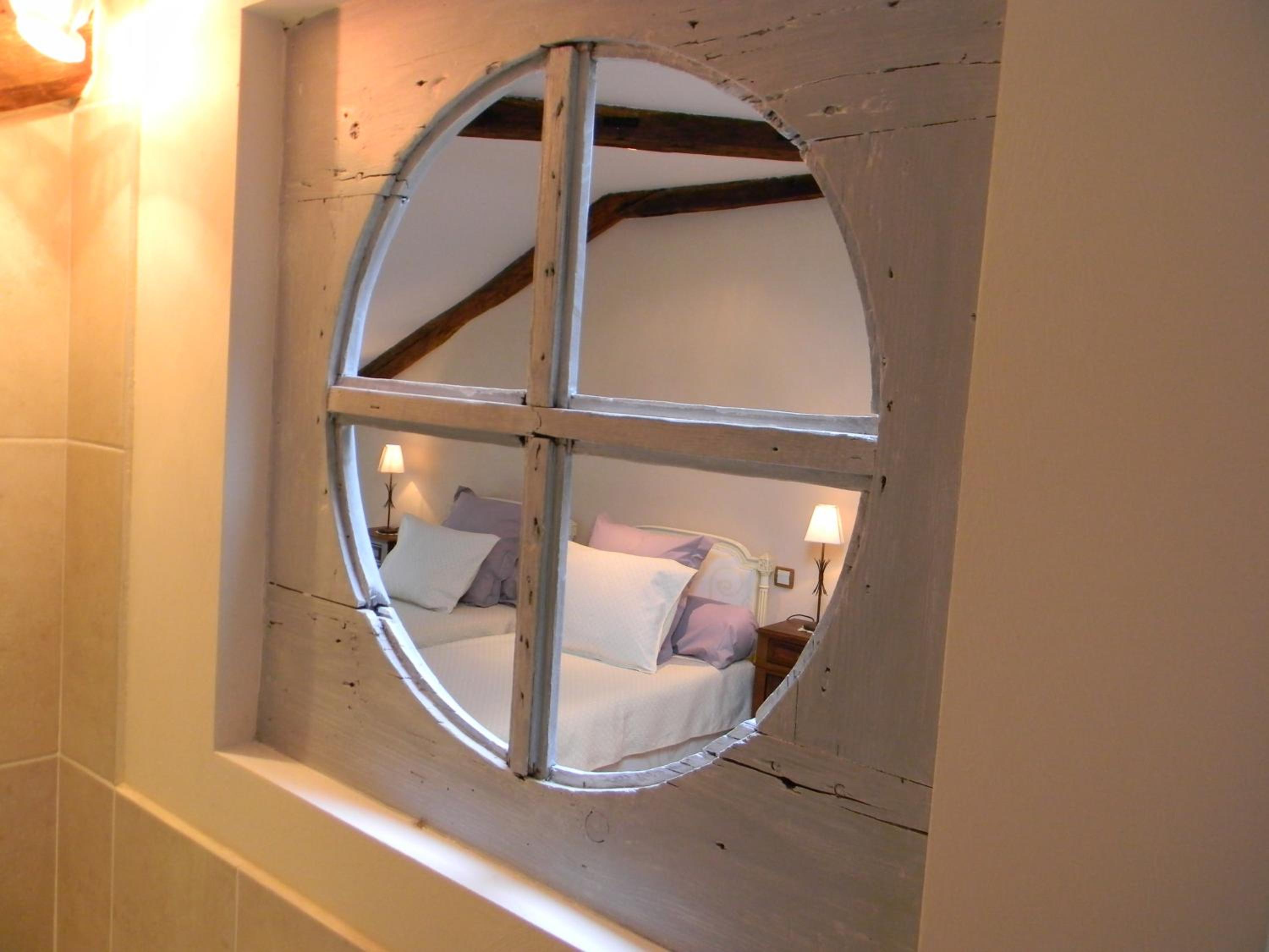 Twin Room with Private Bathroom - Photo 3