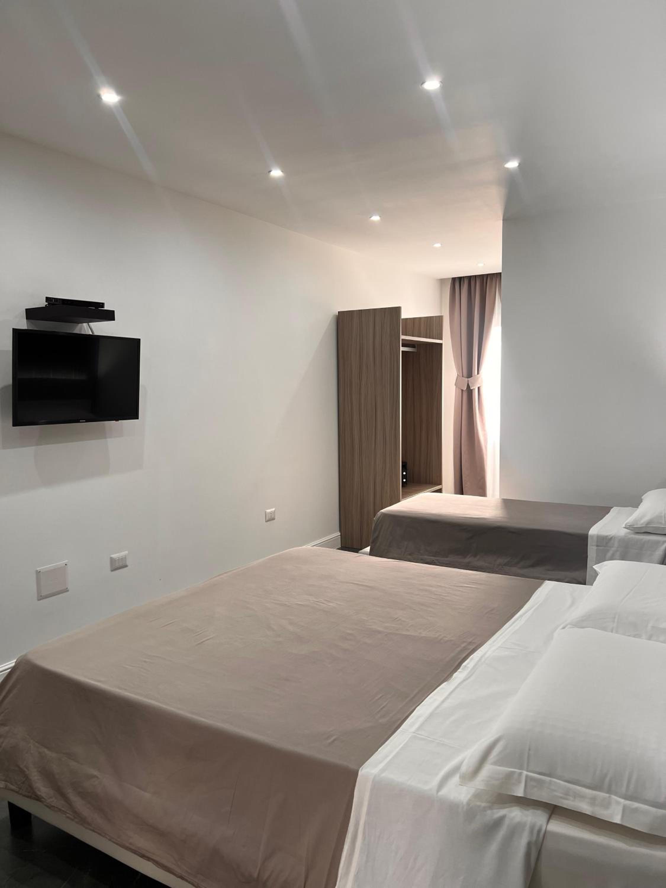 Superior Triple Room - Photo 11