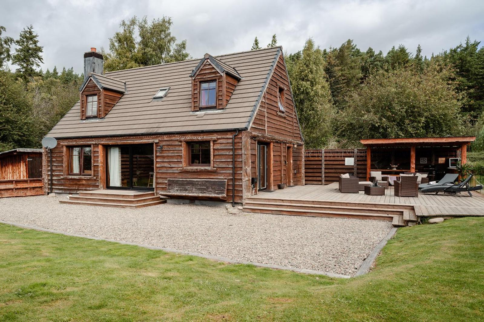 Five-Bedroom House photo 2