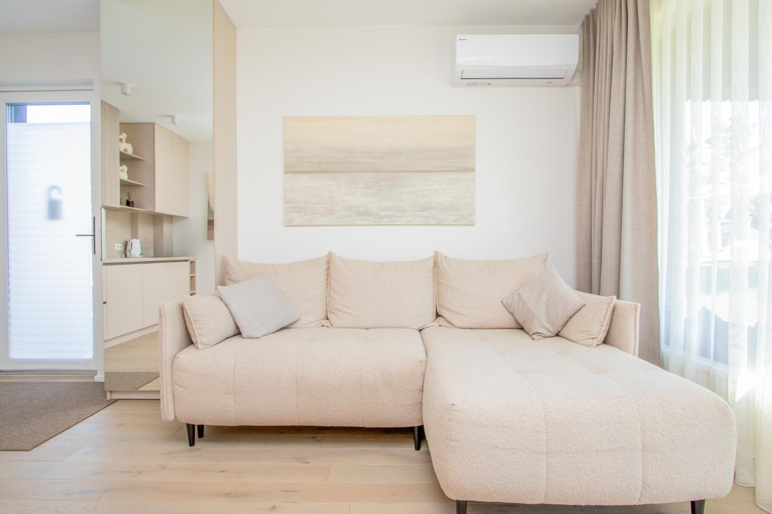 One-Bedroom Apartment with Terrace photo 1