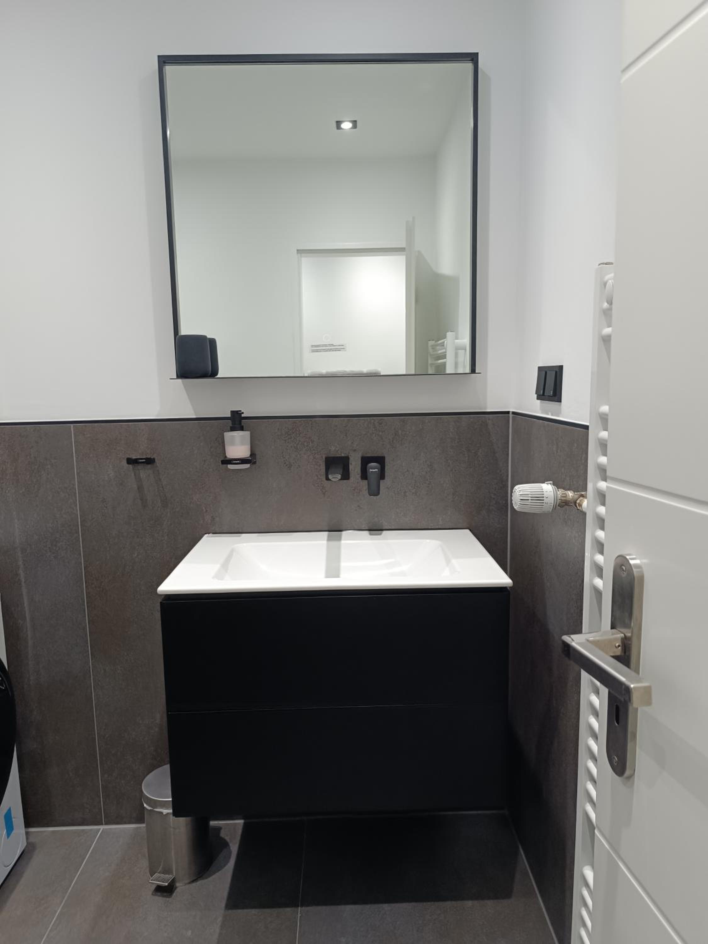 One-Bedroom Apartment - Photo 25