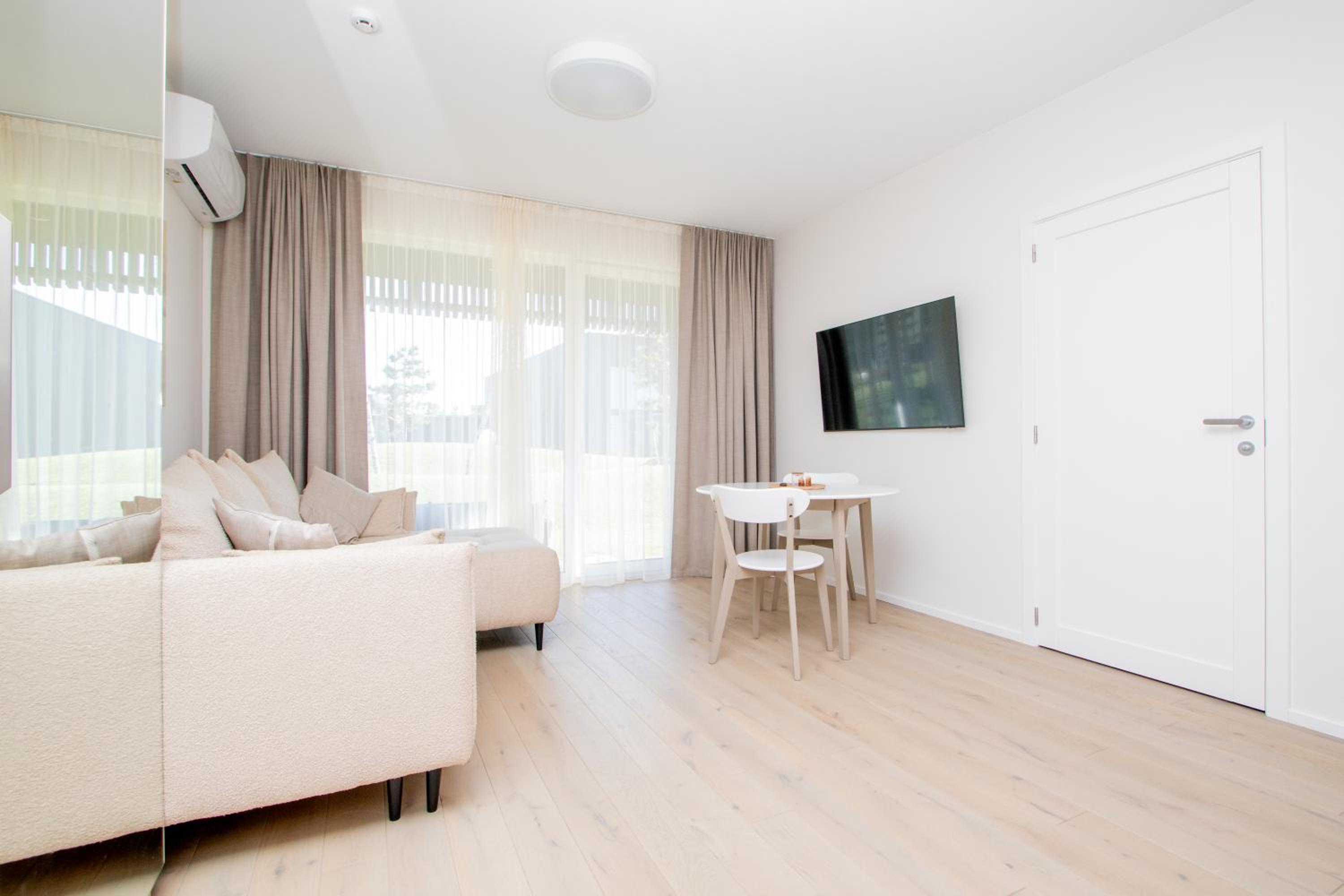 One-Bedroom Apartment with Terrace photo 2