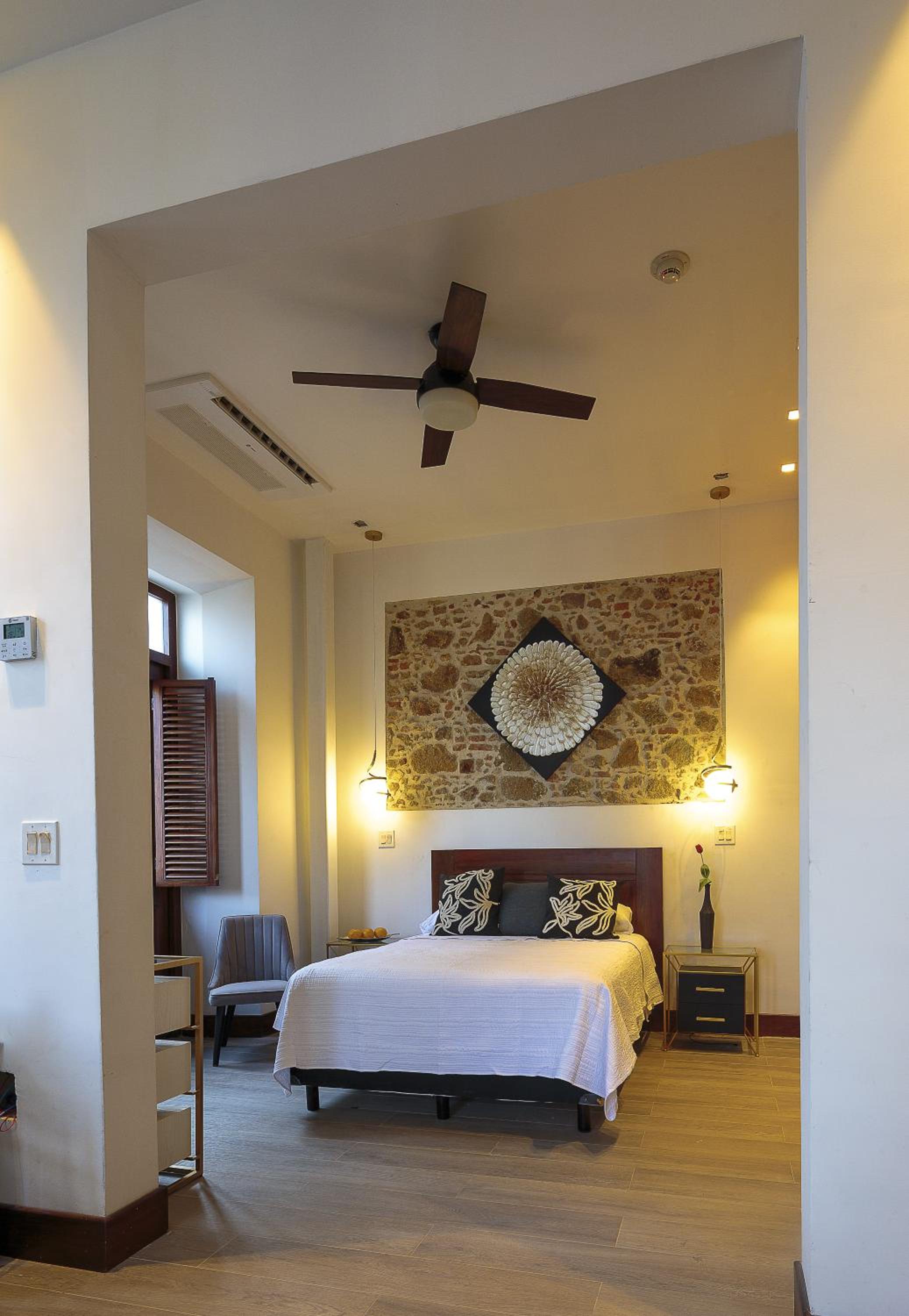 One-Bedroom Apartment photo 2