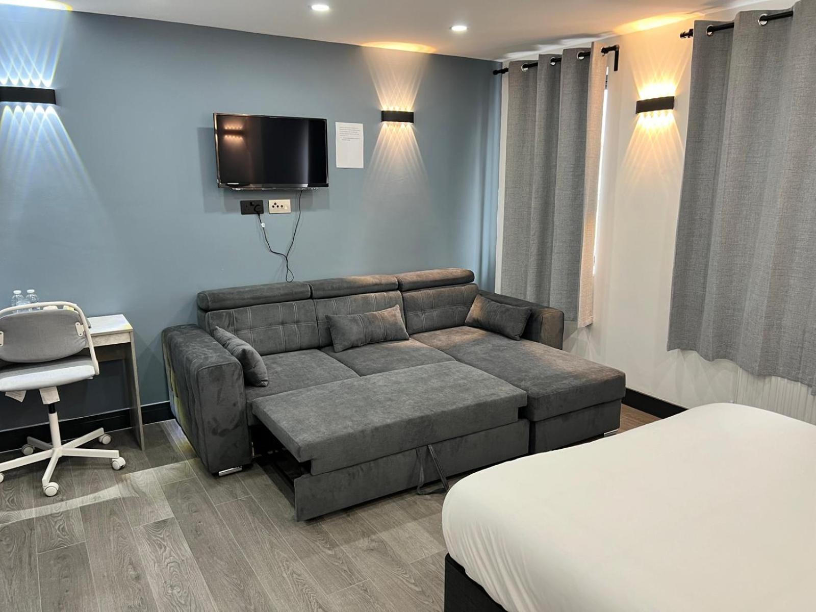 Family Room With Private Bathroom photo 2