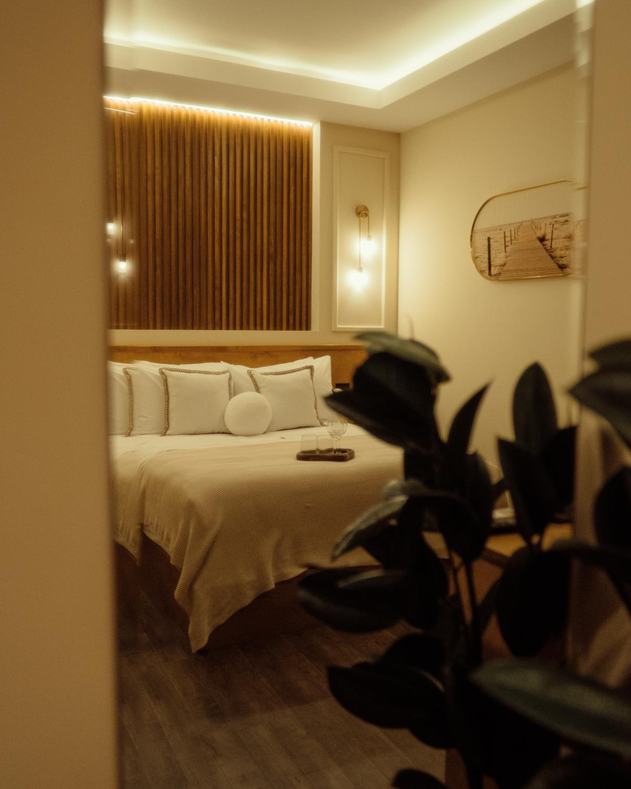 Deluxe Queen Room