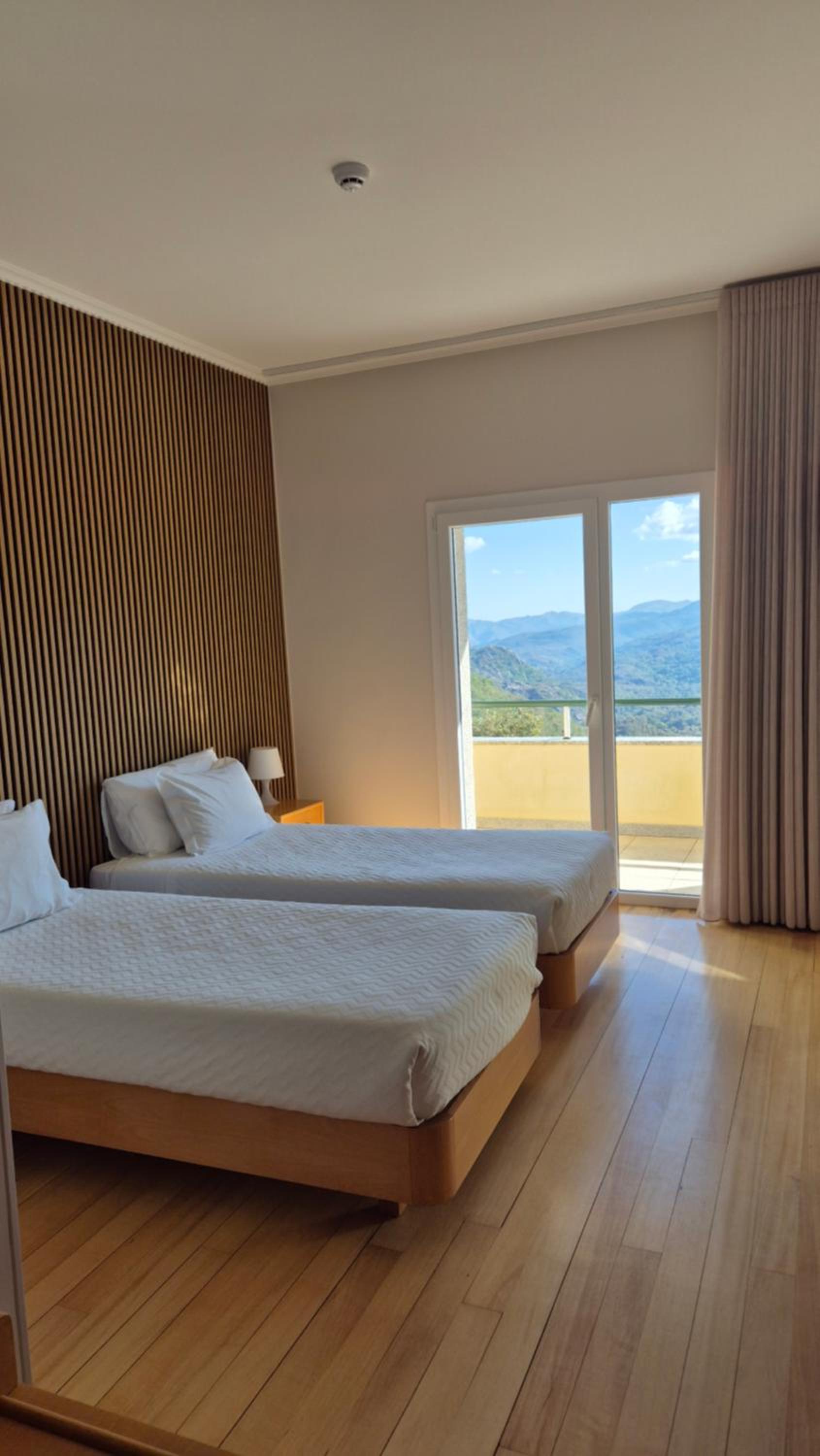 Twin Room - Photo 2