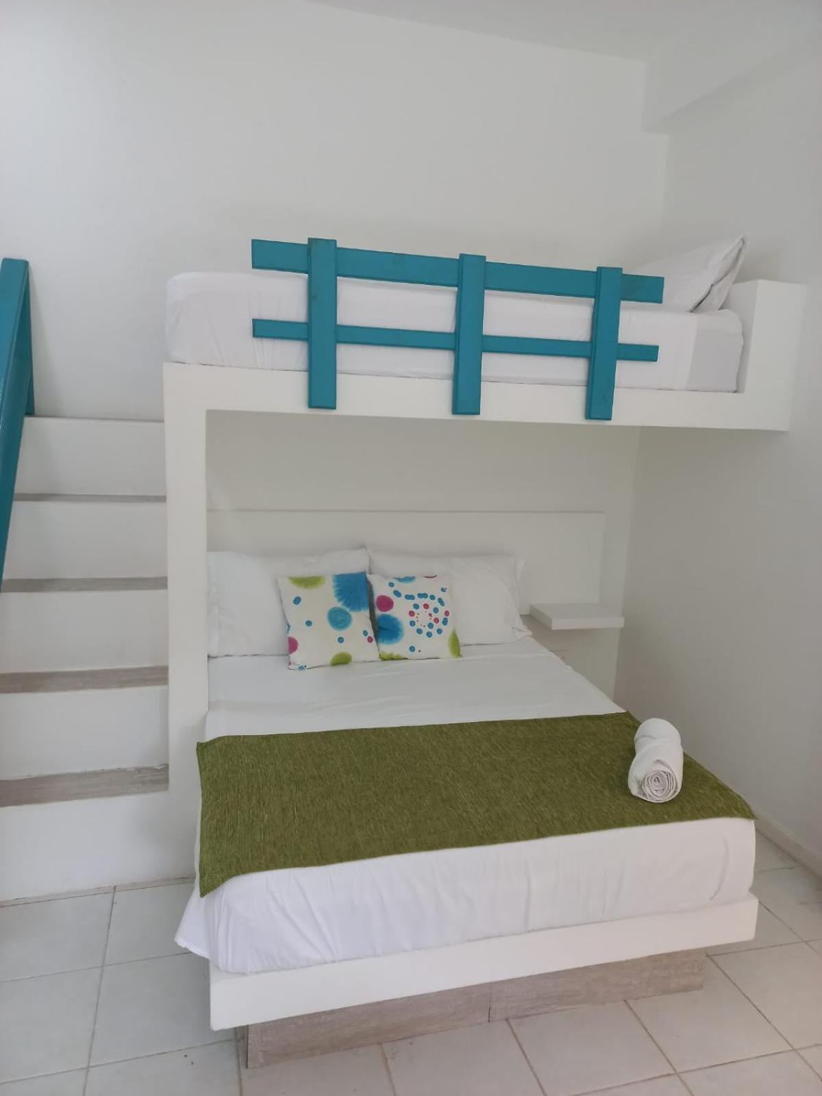 Seven-Bedroom House photo 2