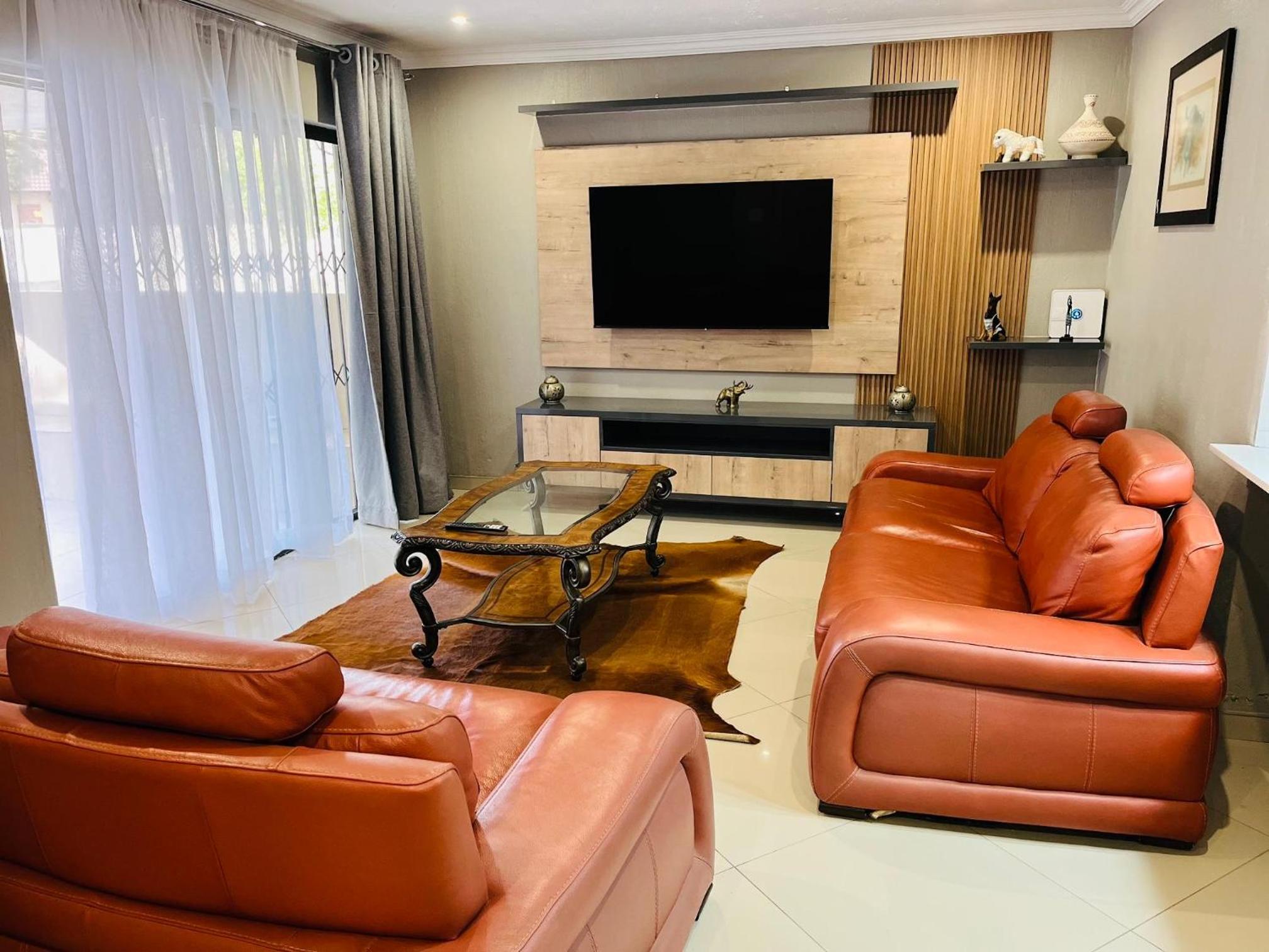 Deluxe Double or Twin Room with Pool Access photo 3