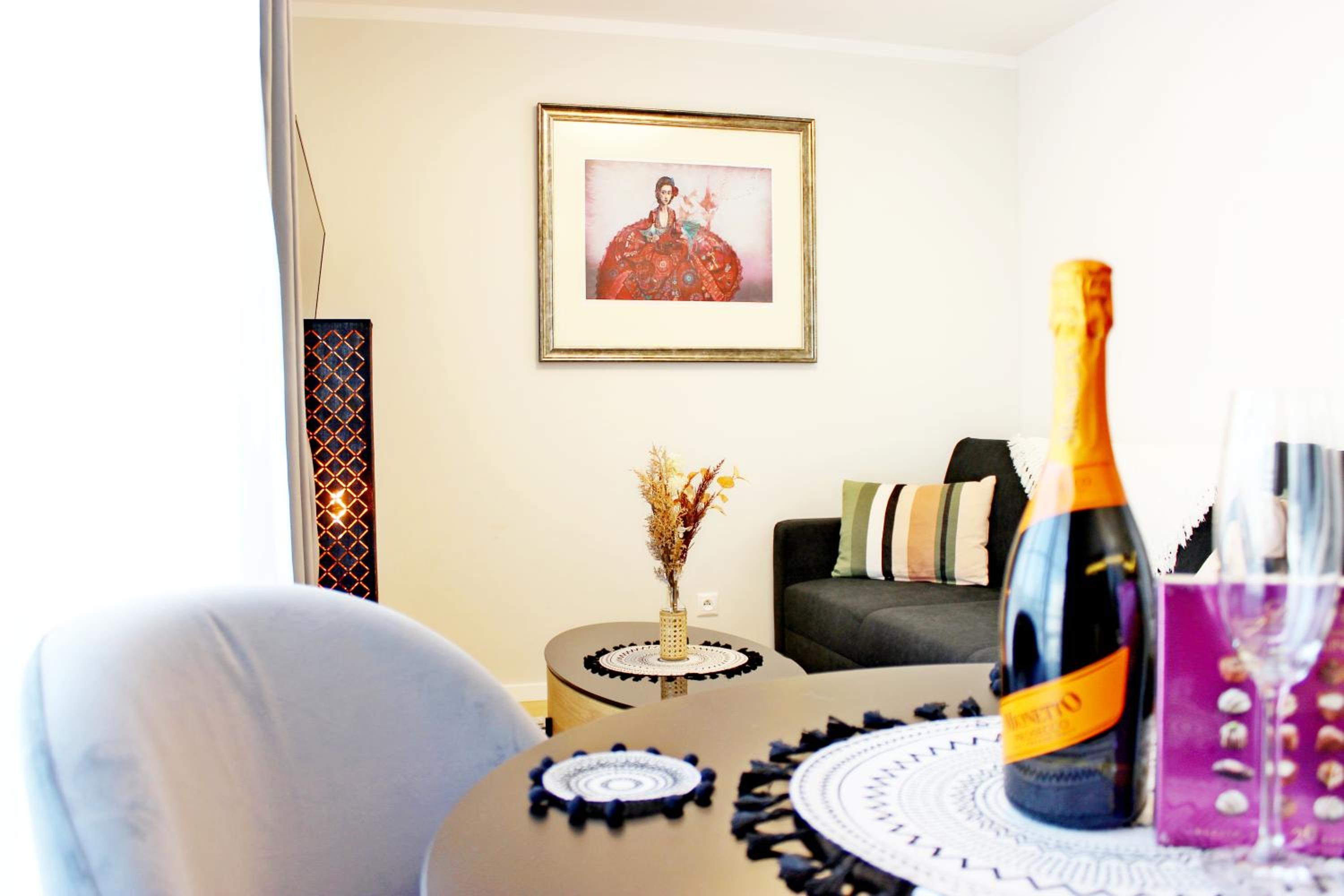 One-Bedroom Apartment photo 1