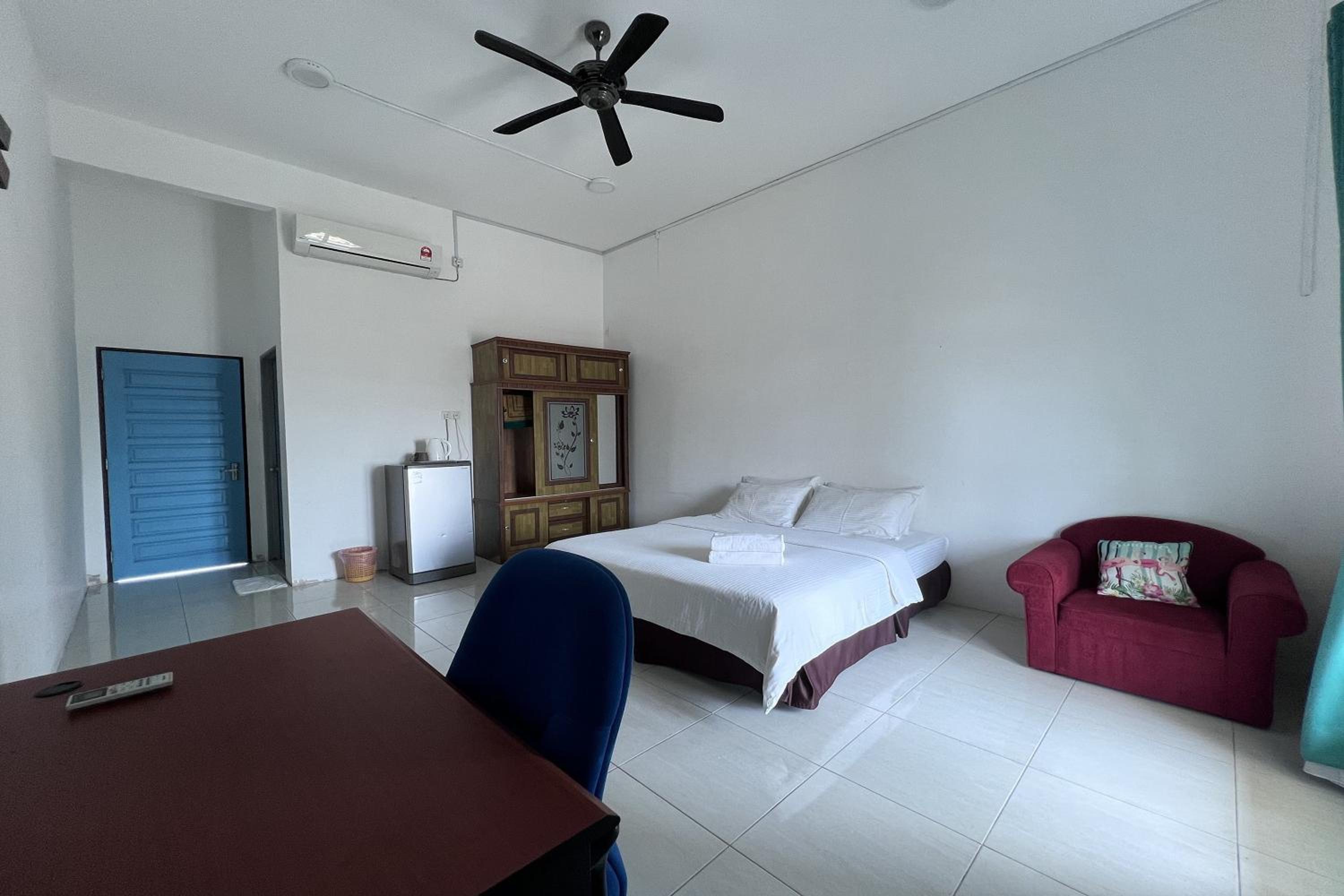 Deluxe King Room - Photo 1