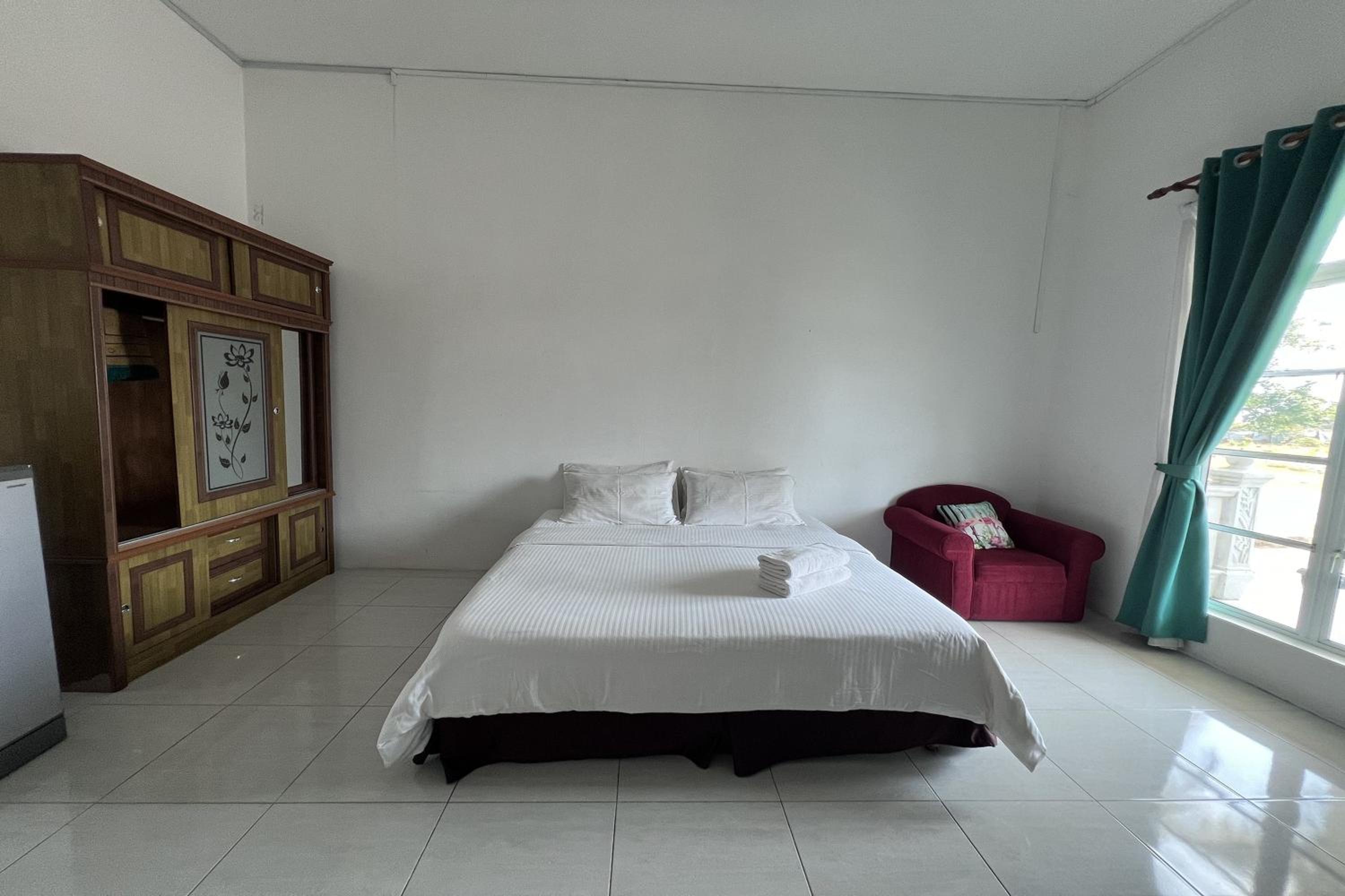 Deluxe King Room - Photo 6