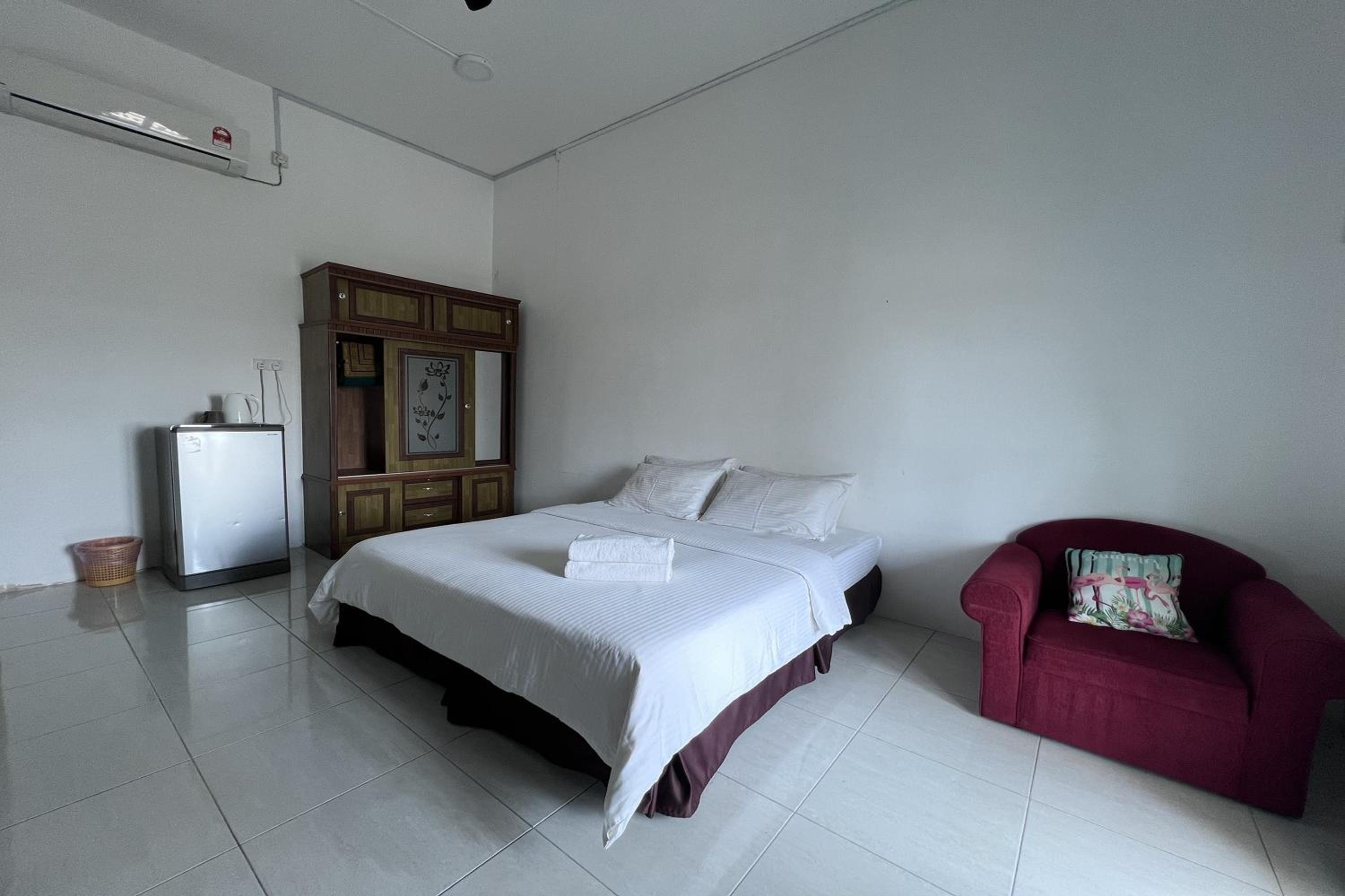 Deluxe King Room - Photo 4