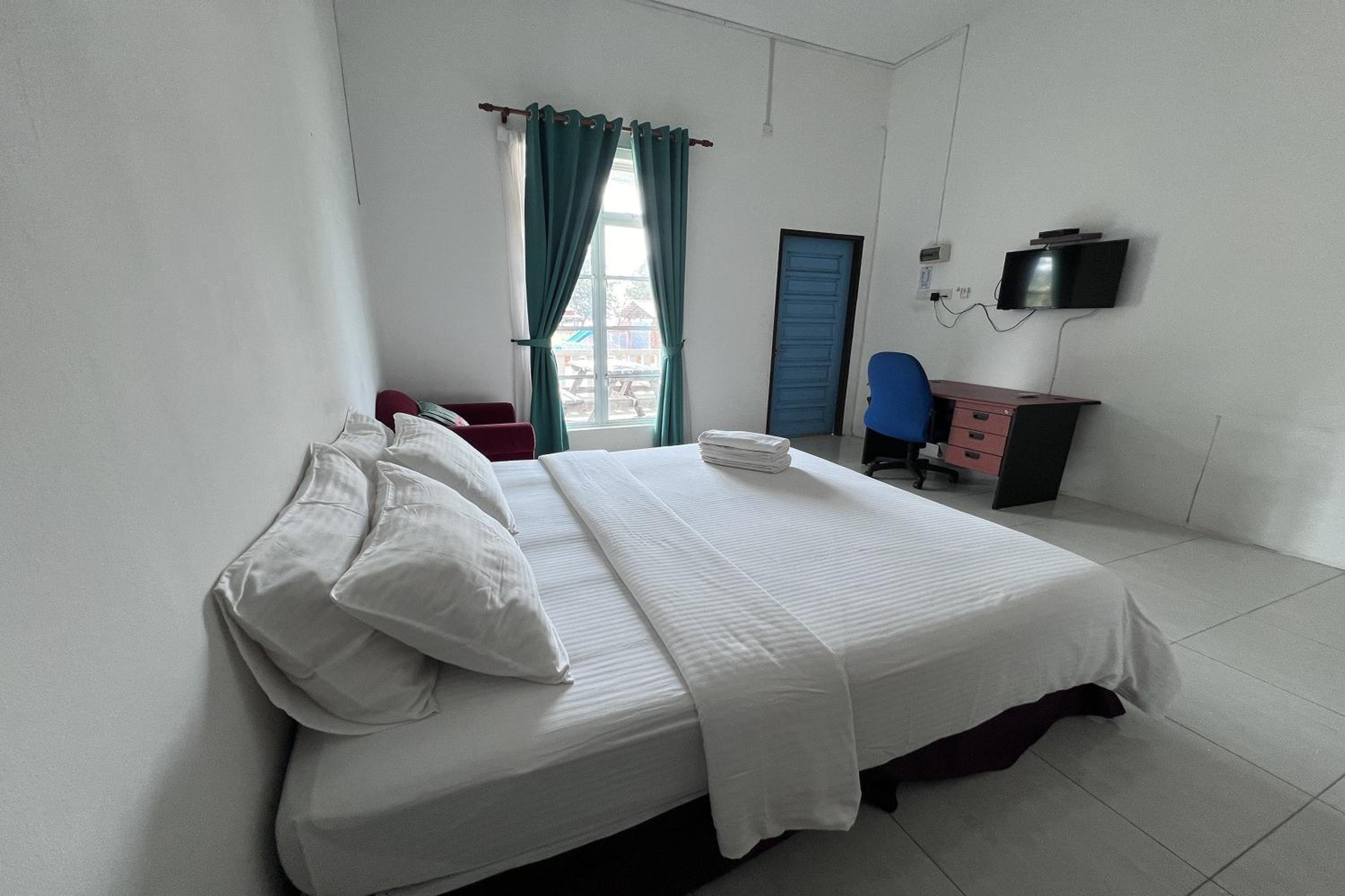 Deluxe King Room - Photo 3