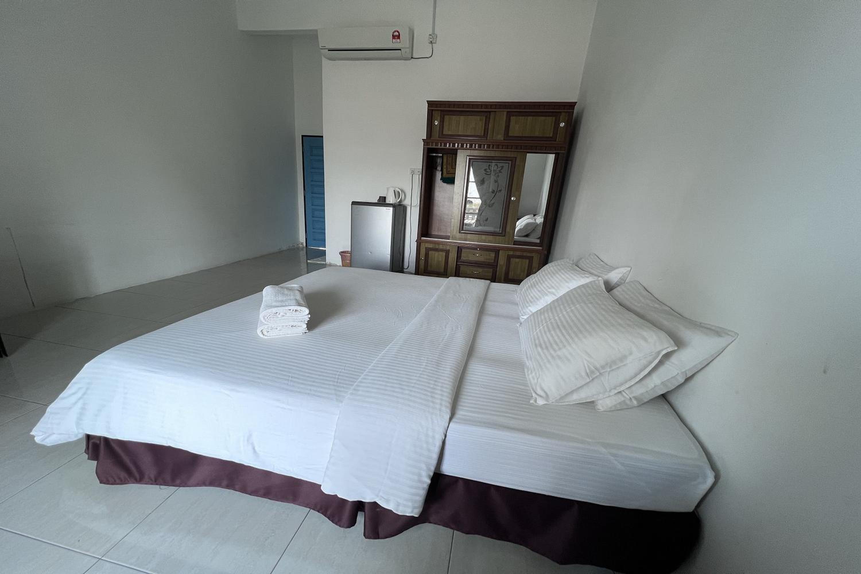 Deluxe King Room - Photo 2