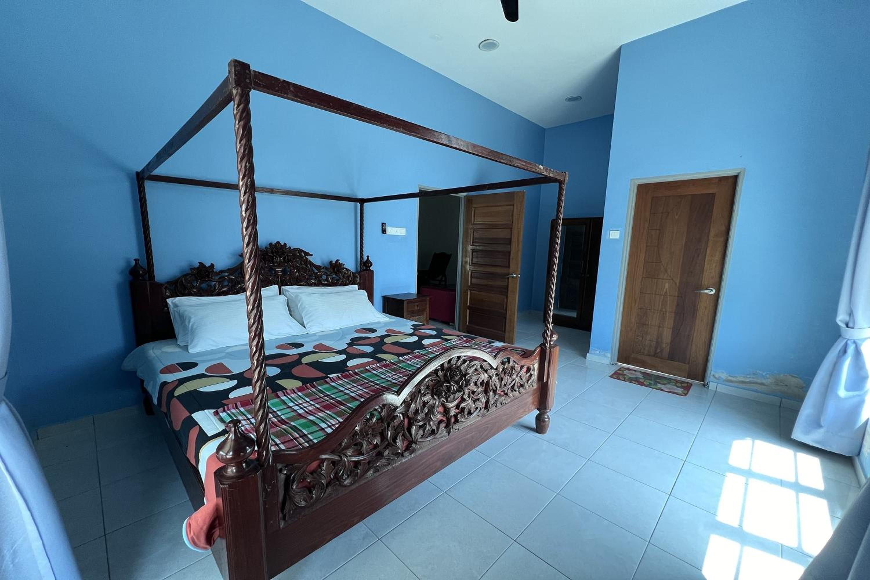 Villa - Photo 1