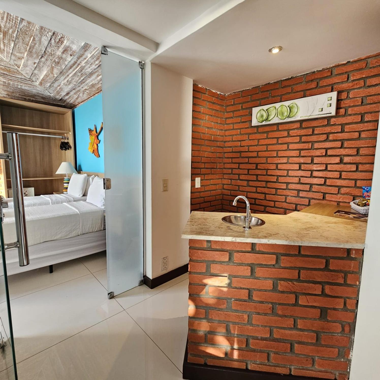 Junior Suite with Sea View - Photo 4