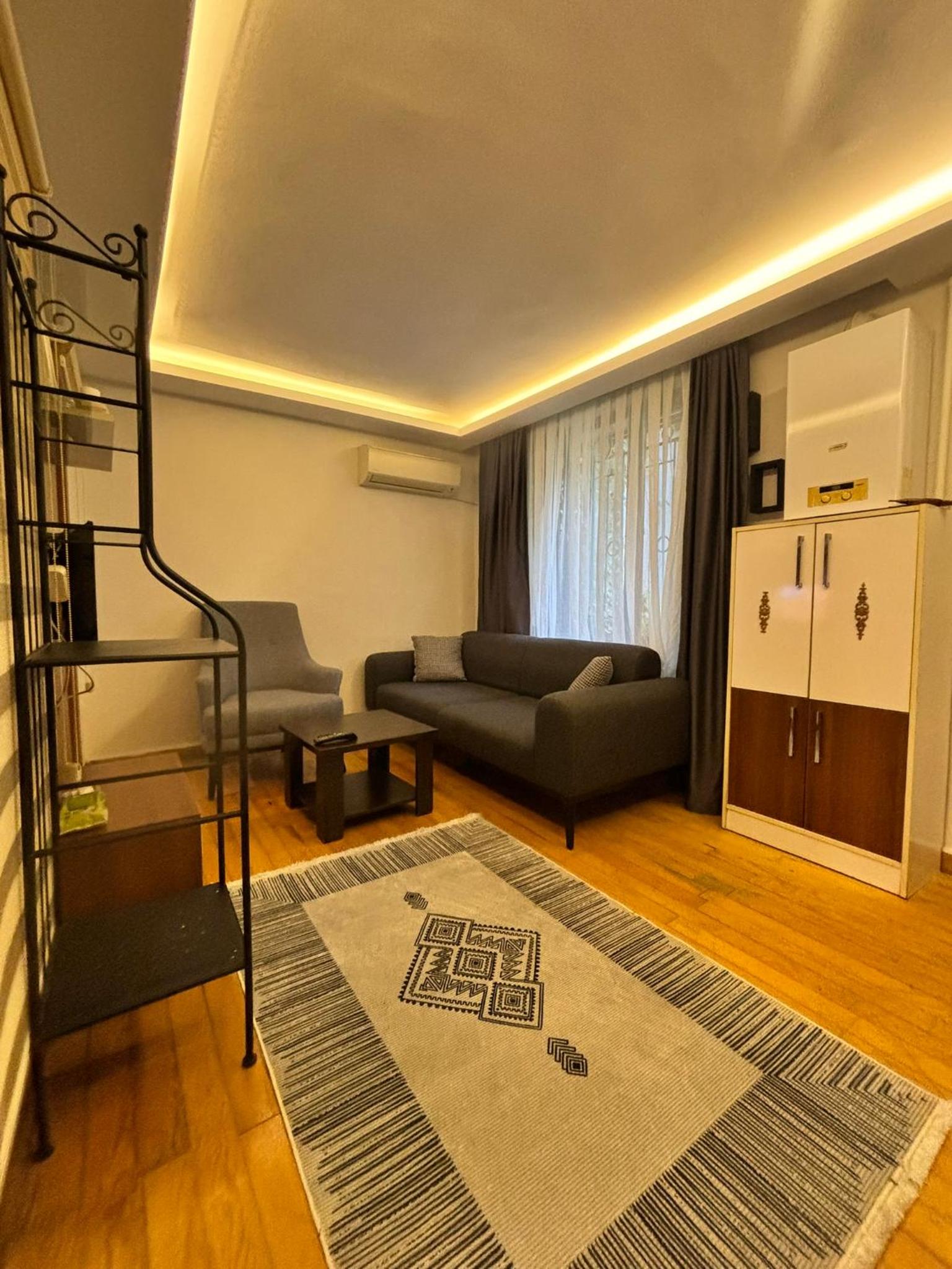 One-Bedroom Apartment photo 1