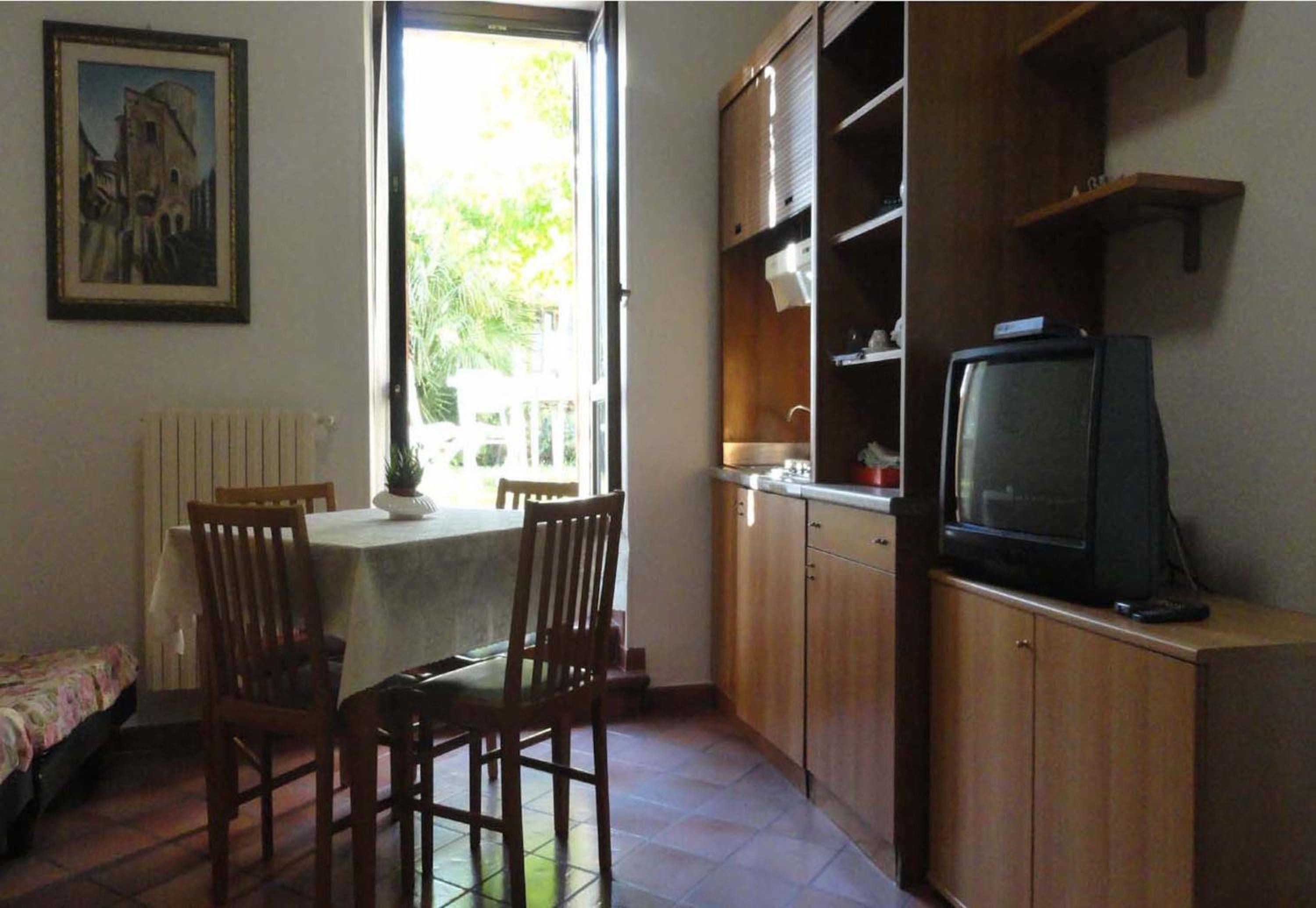Studio Apartment photo 3