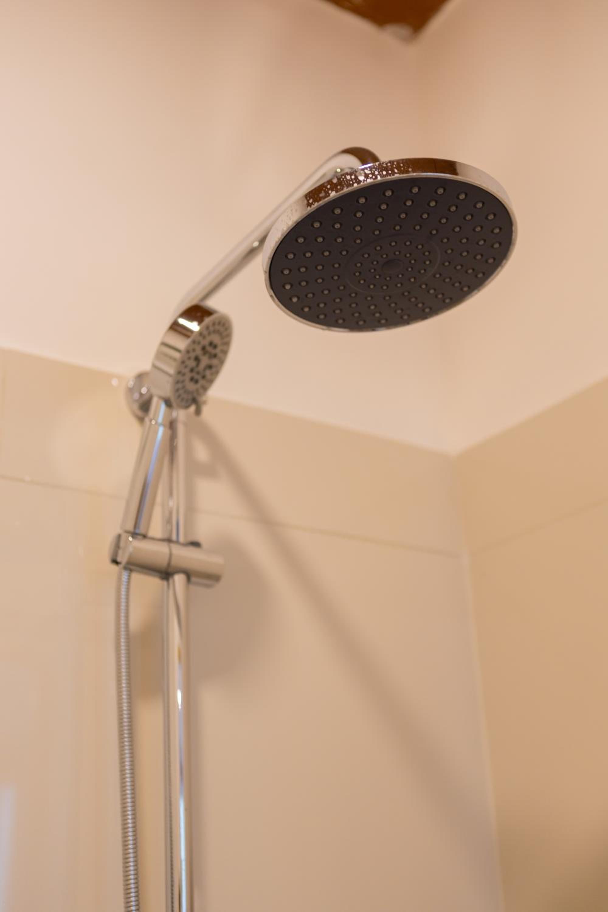 Queen Studio photo 2