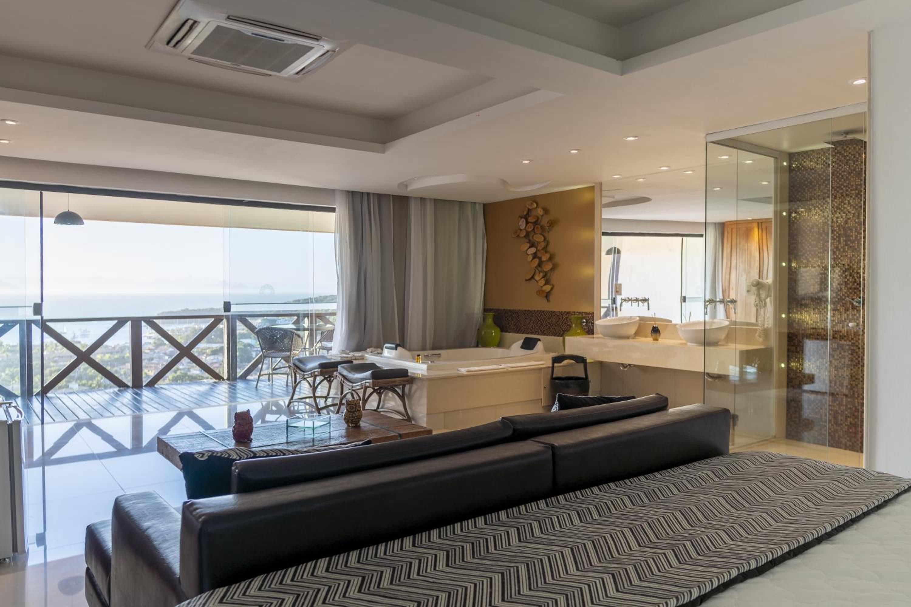 Deluxe Suite with Sea View photo 2