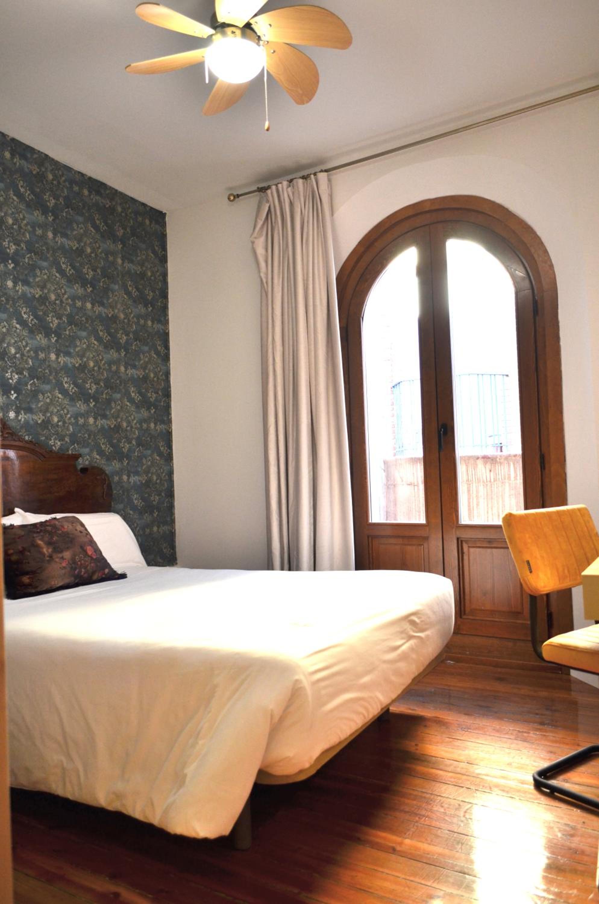 Double Room with Private External Bathroom - Photo 2