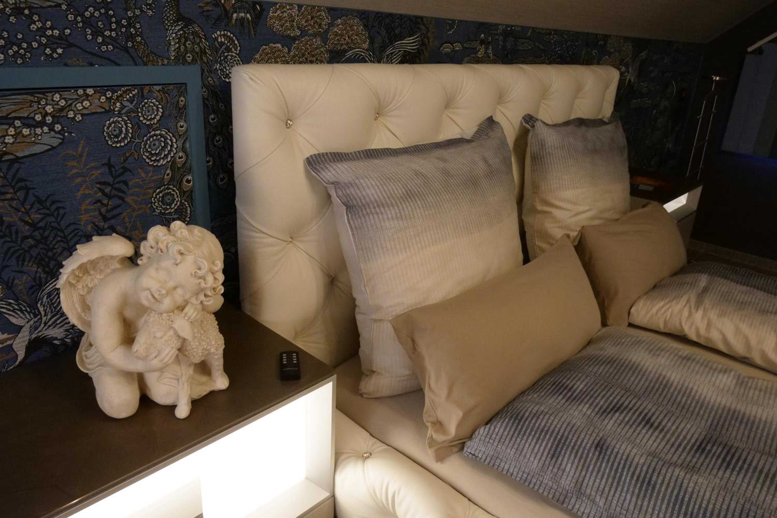 Deluxe Double Room with Bath photo 3