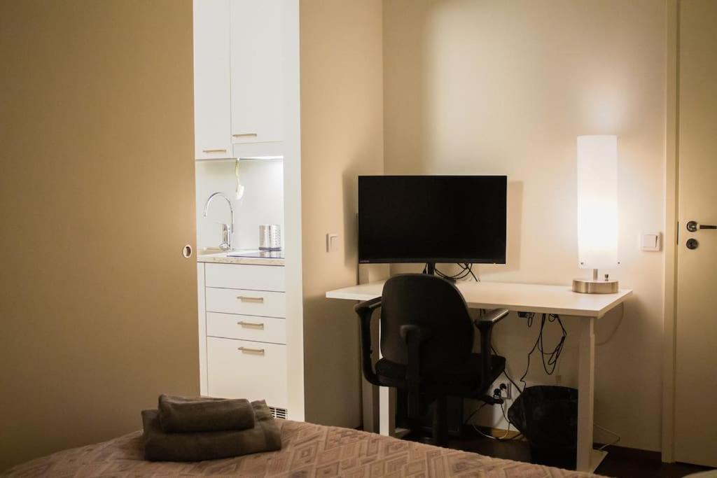 One-Bedroom Apartment photo 1