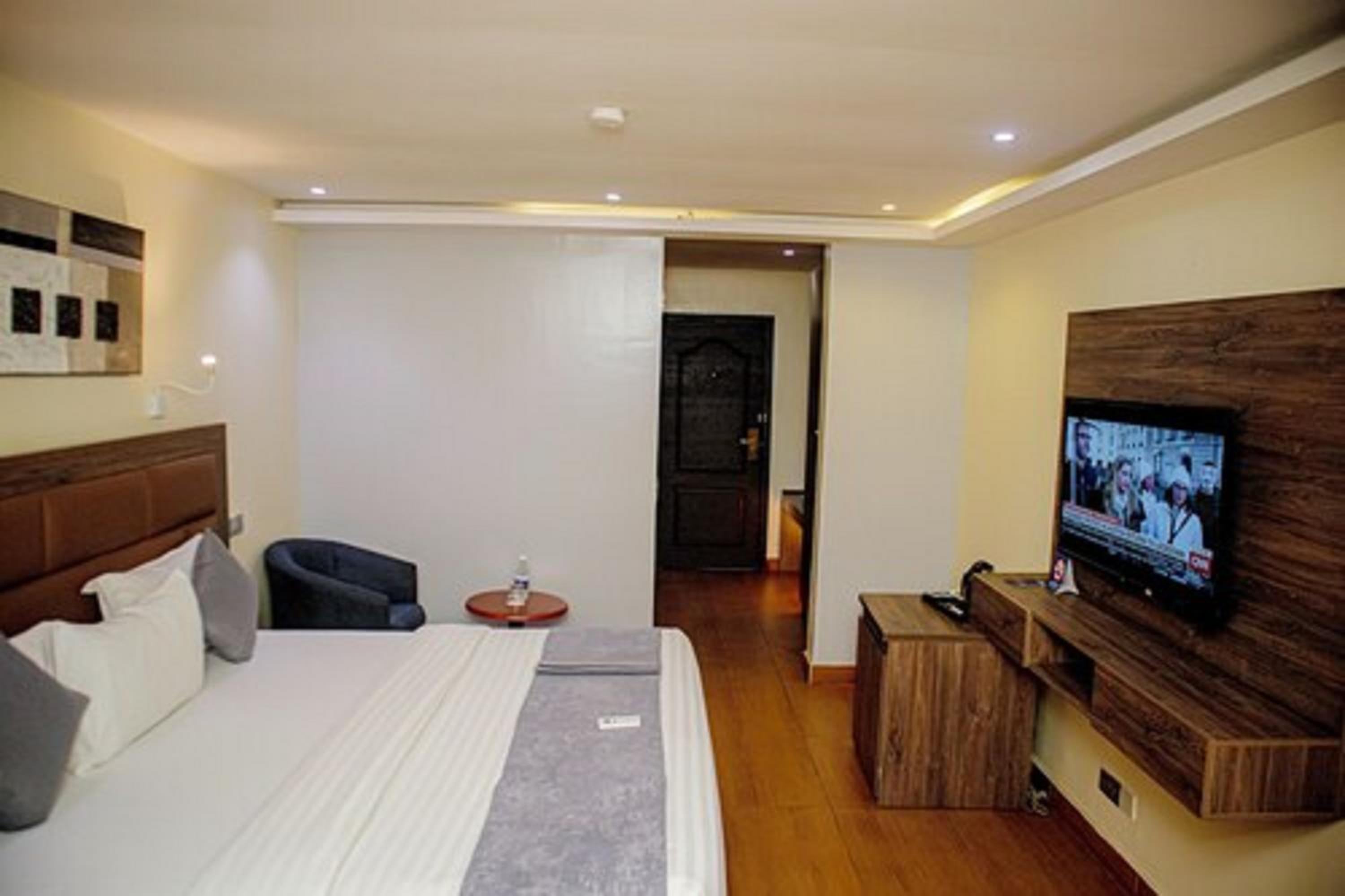 Superior King Room - Photo 6