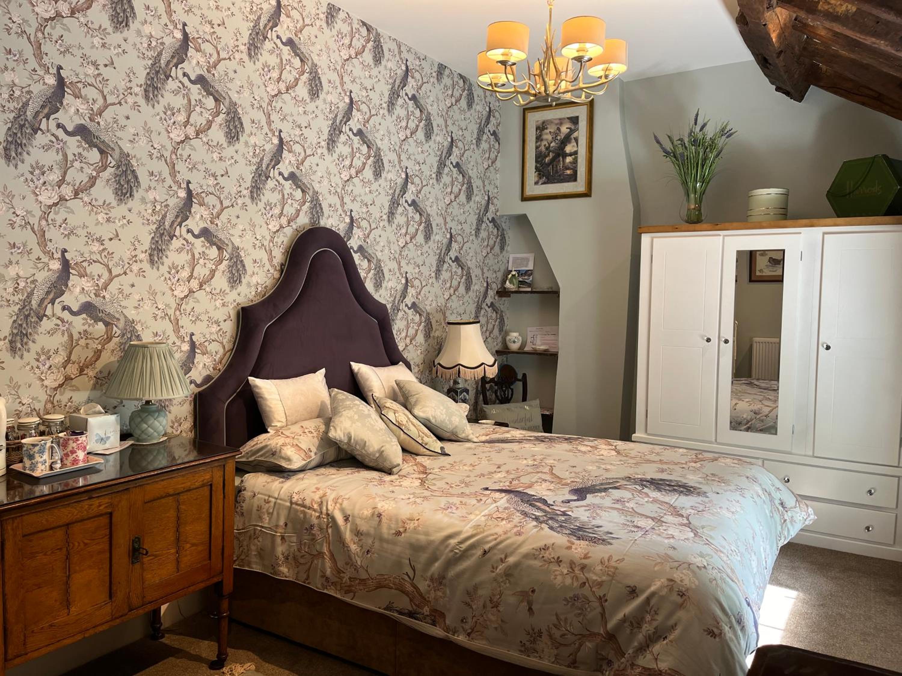 Large double with private bathroom - Photo 7