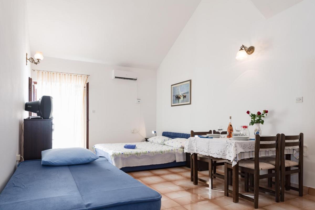 Studio Apartment with Sea View photo 2