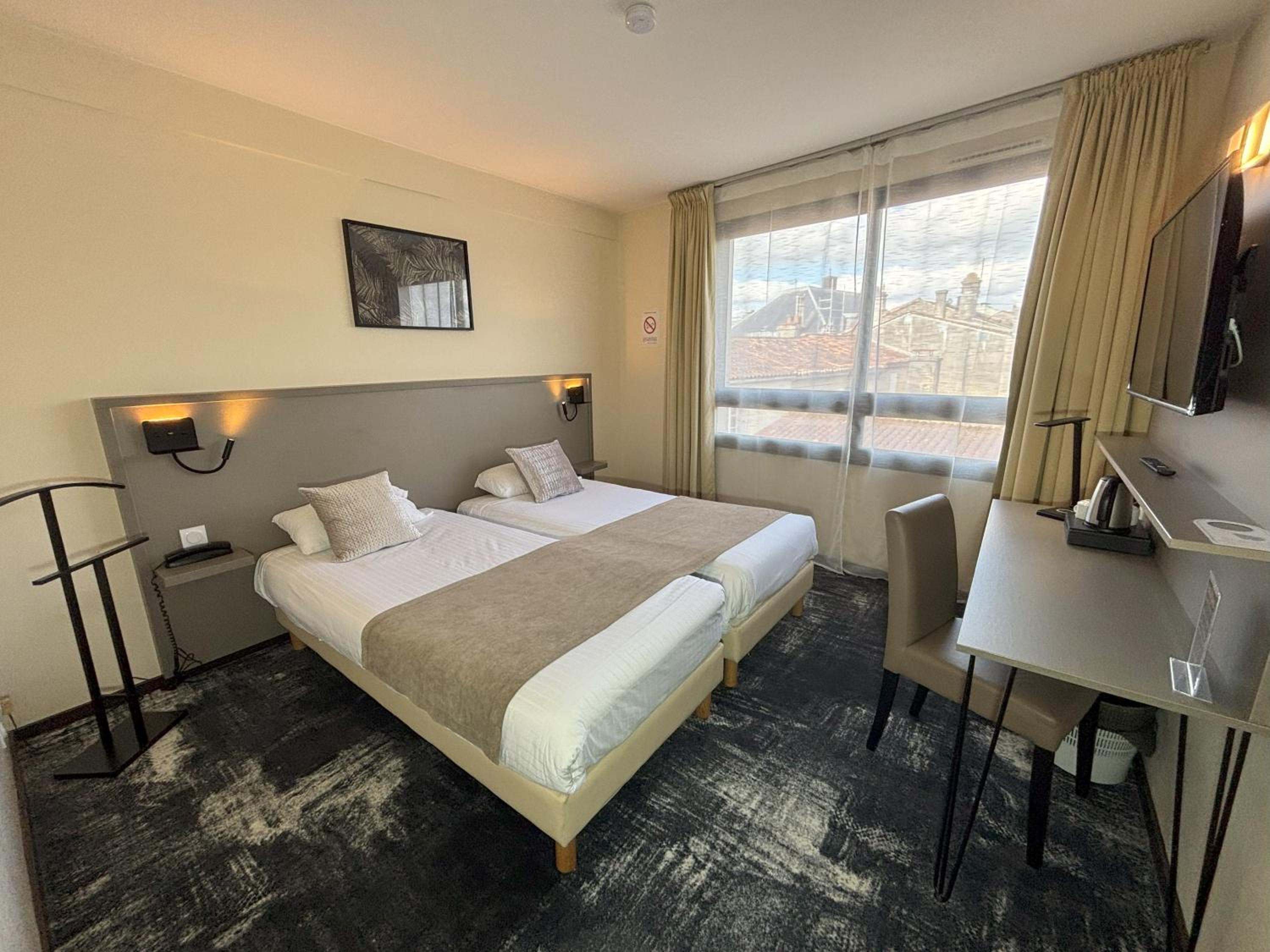 Standard Twin Room - Photo 1