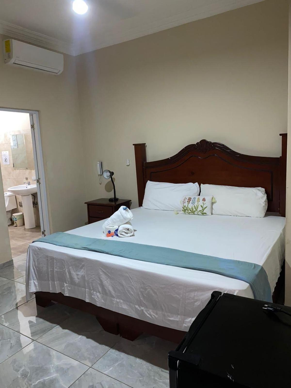 Classic One-Bedroom Apartment with King Bed photo 3