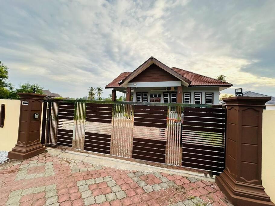Three-Bedroom House photo 1