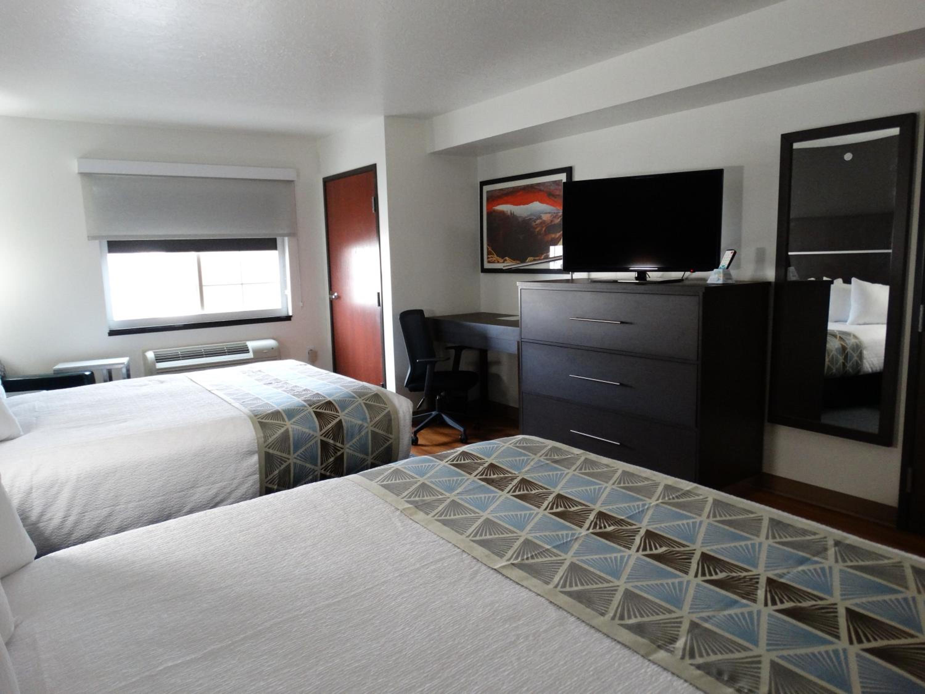 Queen Room with Two Queen Beds and Roll-In Shower - Disability Access photo 2