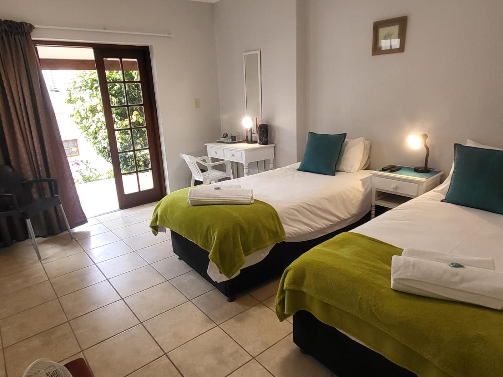 Standard Twin Room - Photo 8