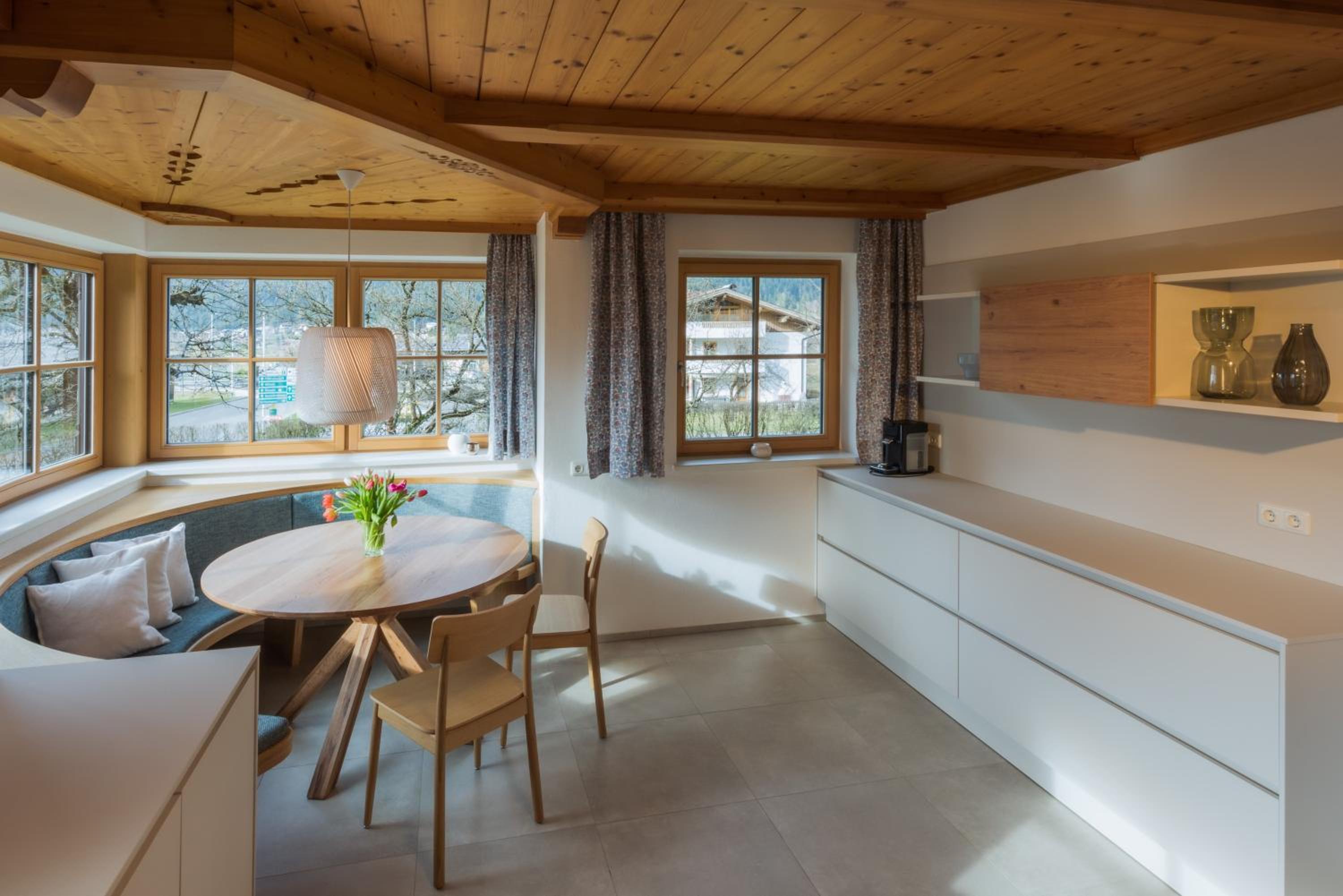 Apartment with Mountain View photo 3