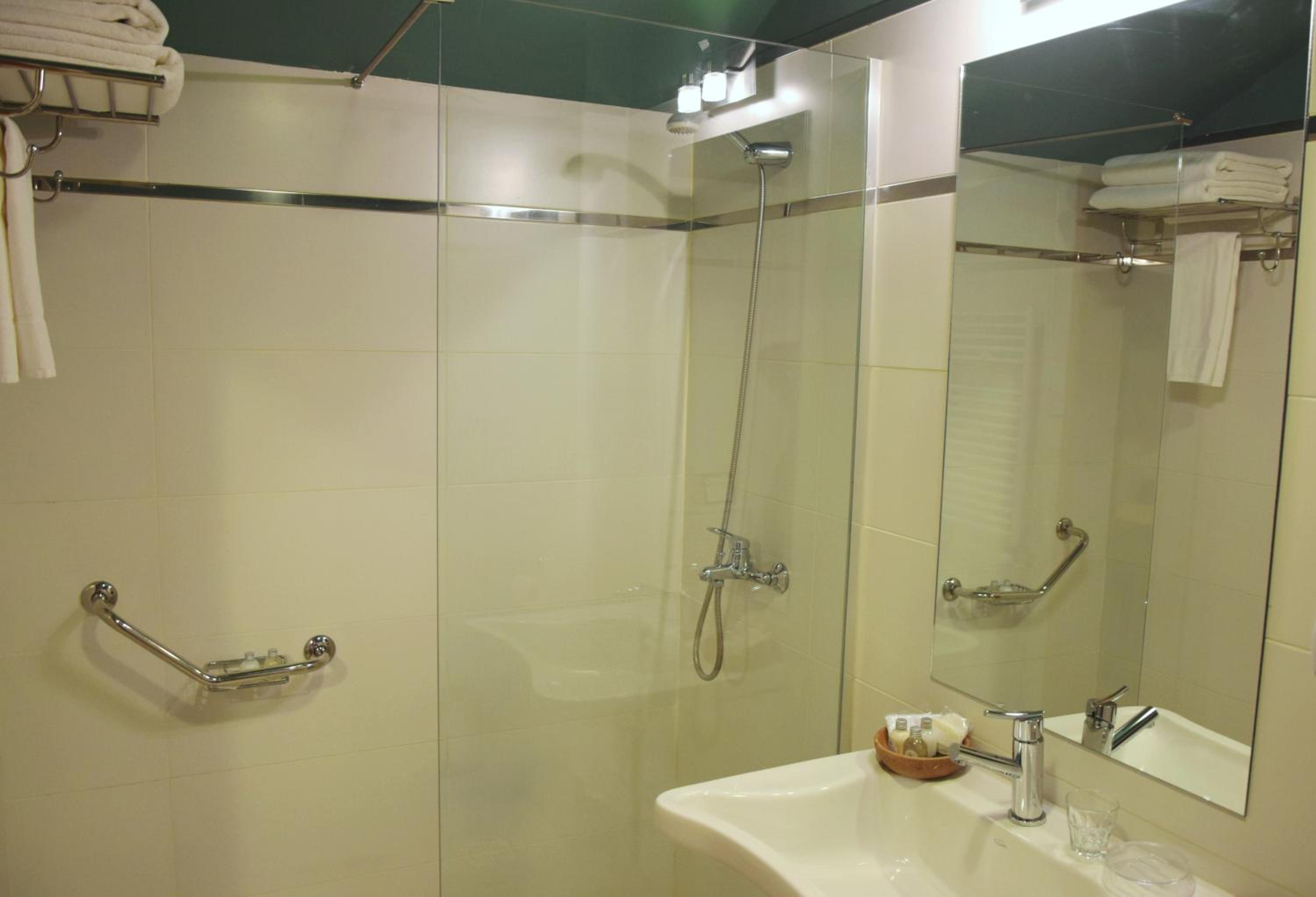 Budget Double or Twin Room photo 3
