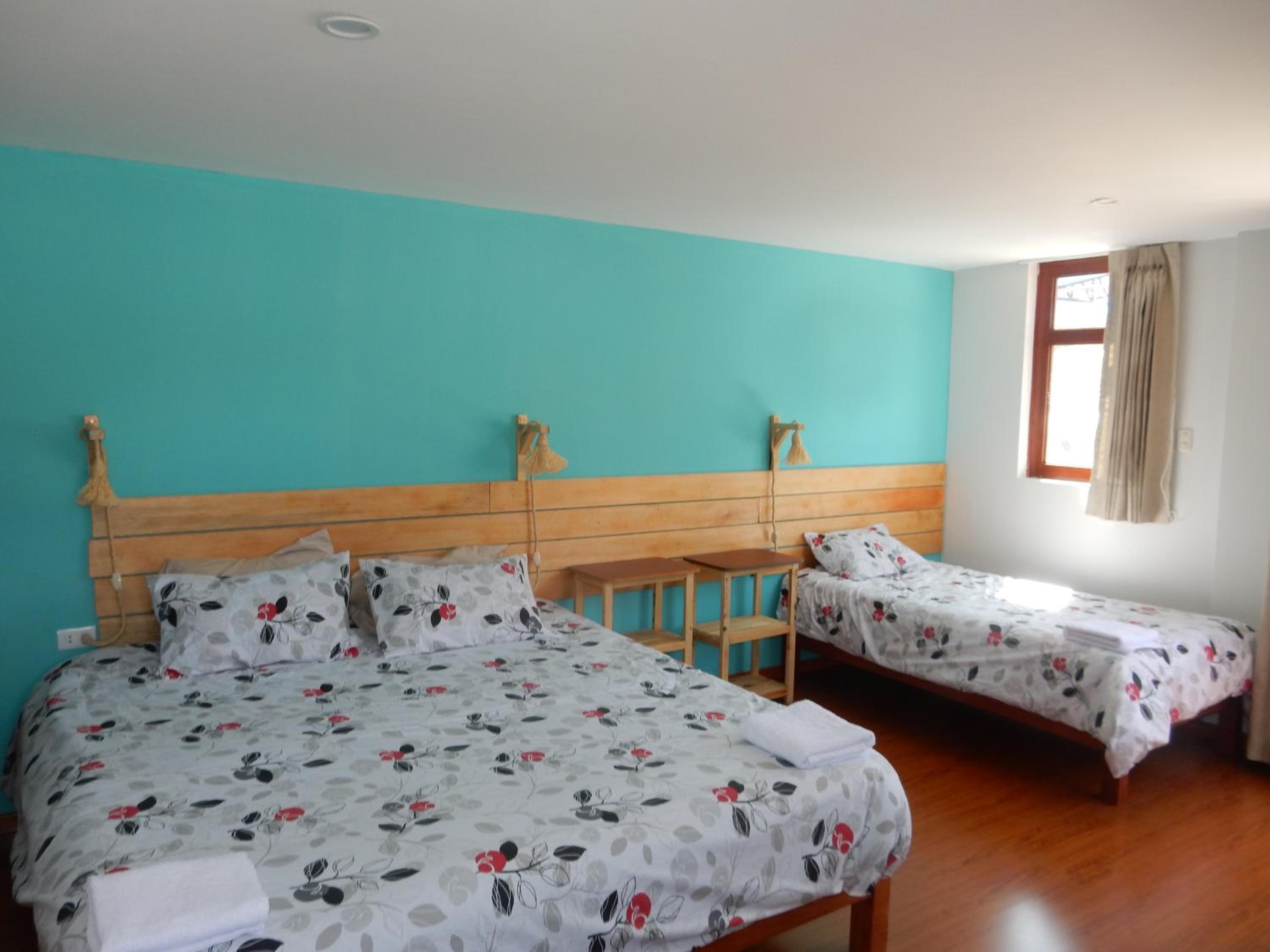 One-Bedroom Apartment with Balcony and Mountain View   photo 1