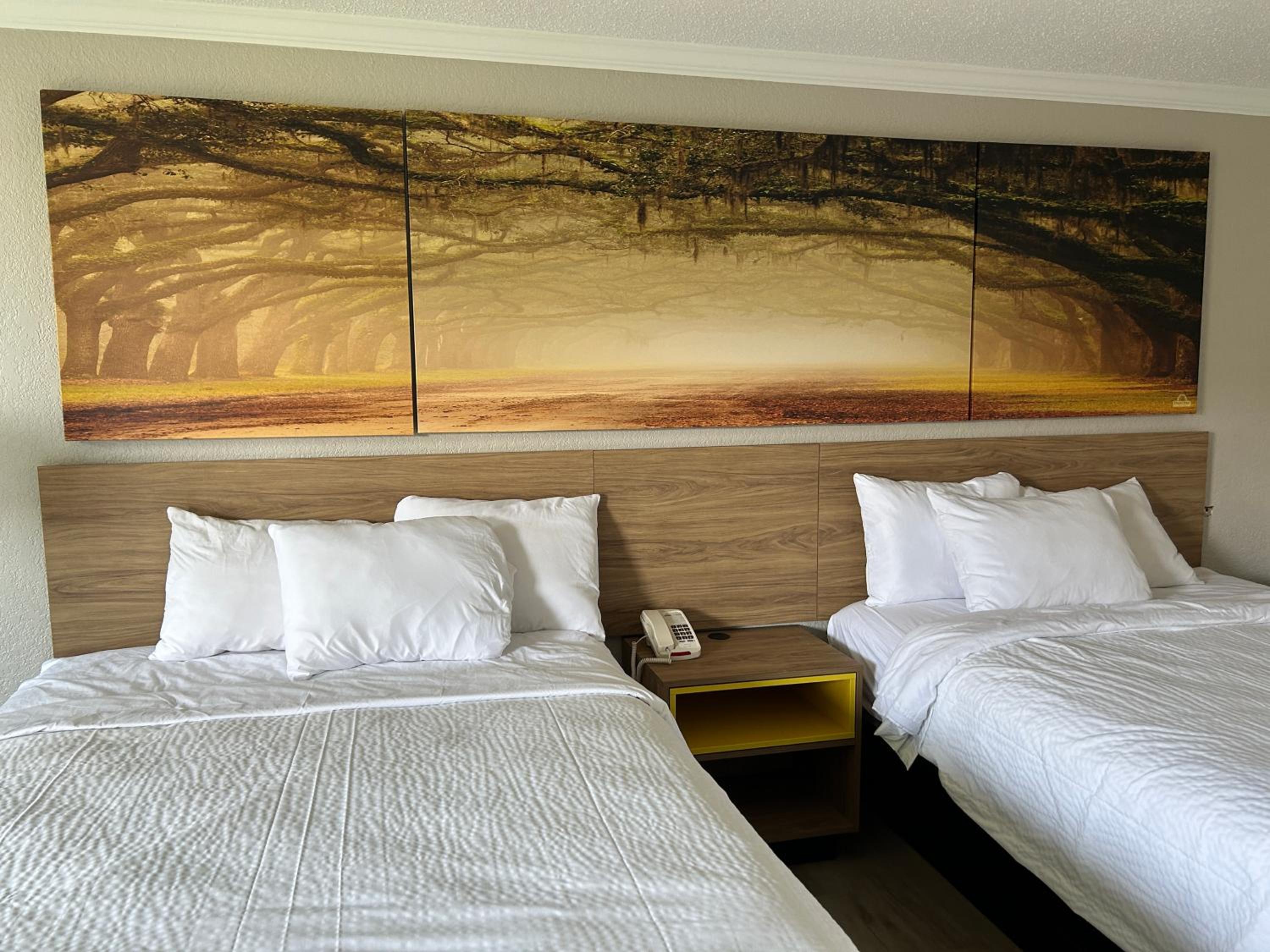 Queen Room with Two Queen Beds - Non-Smoking - Photo 1