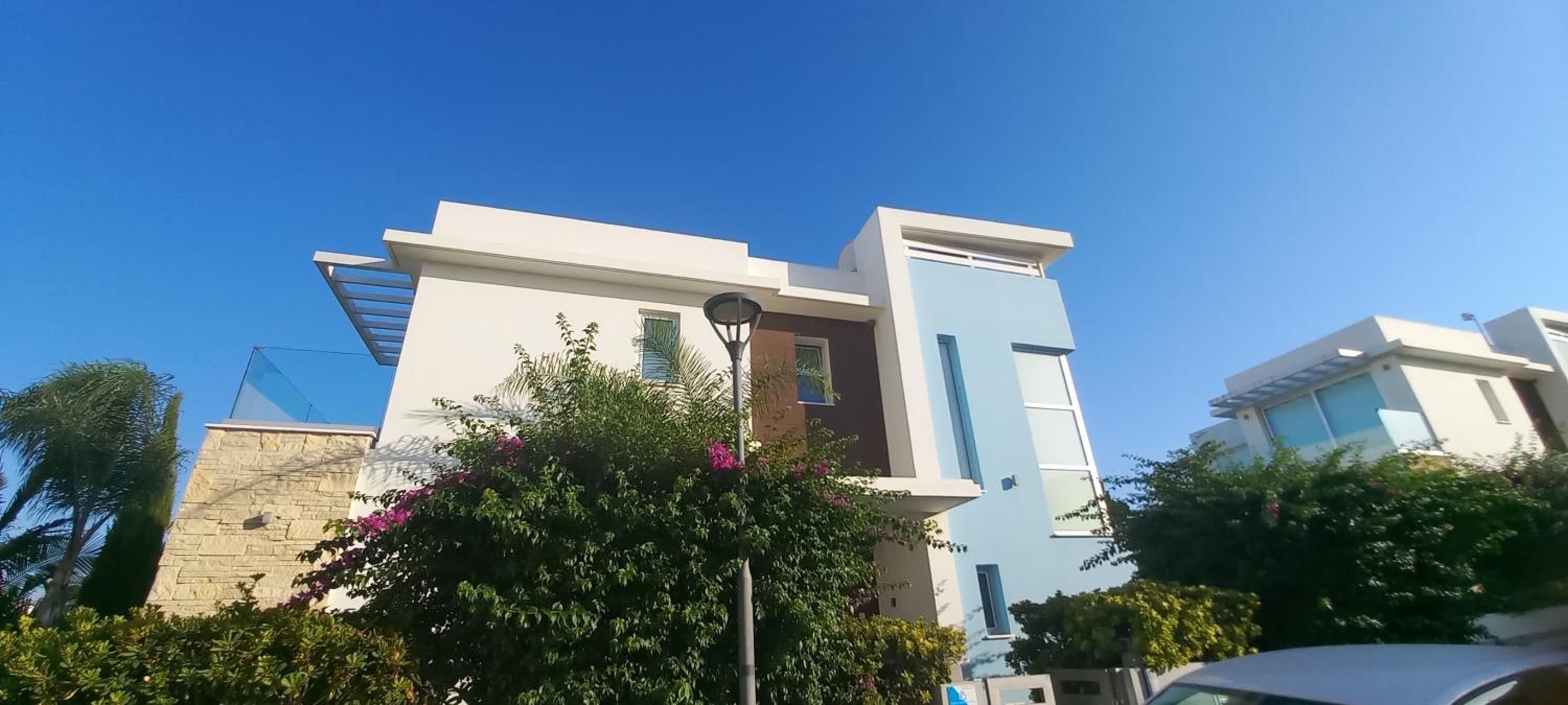 Three-Bedroom Villa photo 2