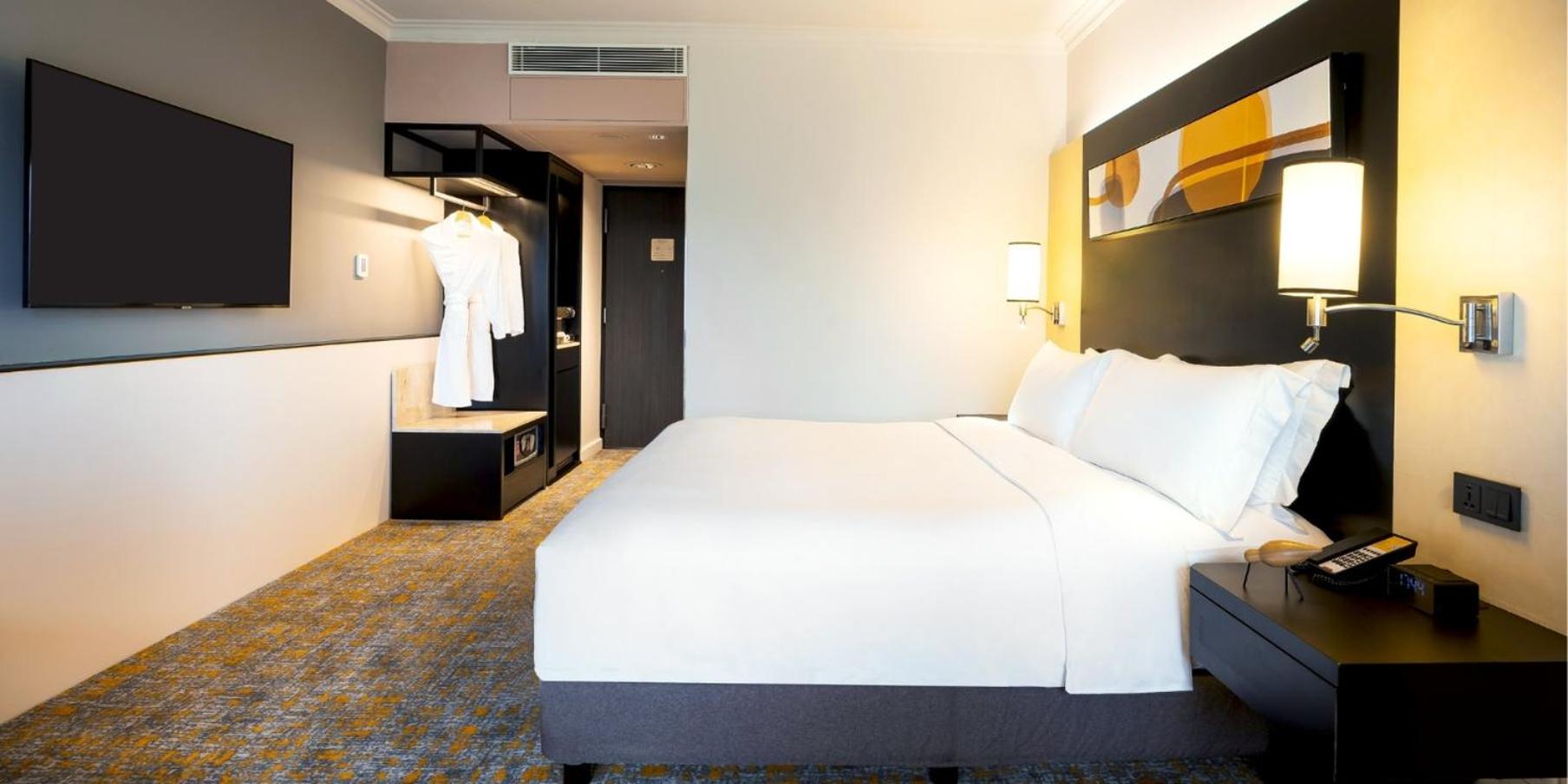 Deluxe Room - High Floor thumbnail 5
