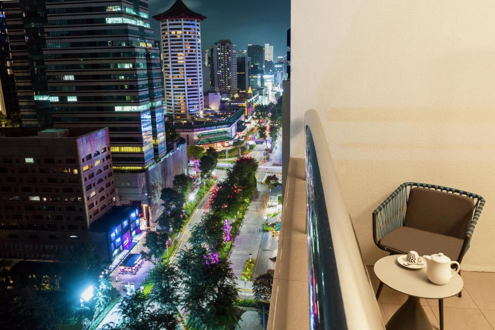 1 King Bed Premium Club Balcony thumbnail 6