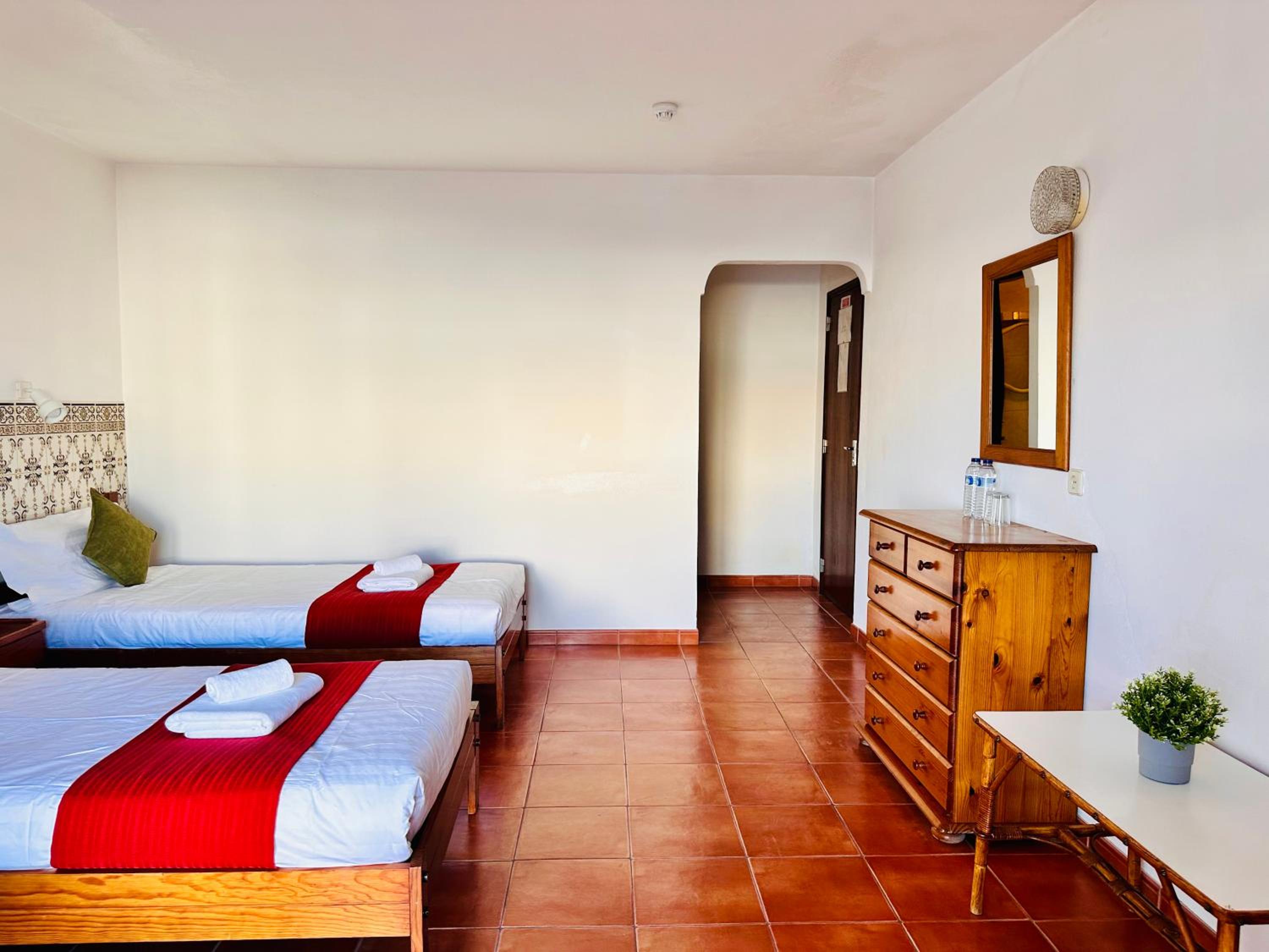 Deluxe Double Room with Side Sea View - Photo 5