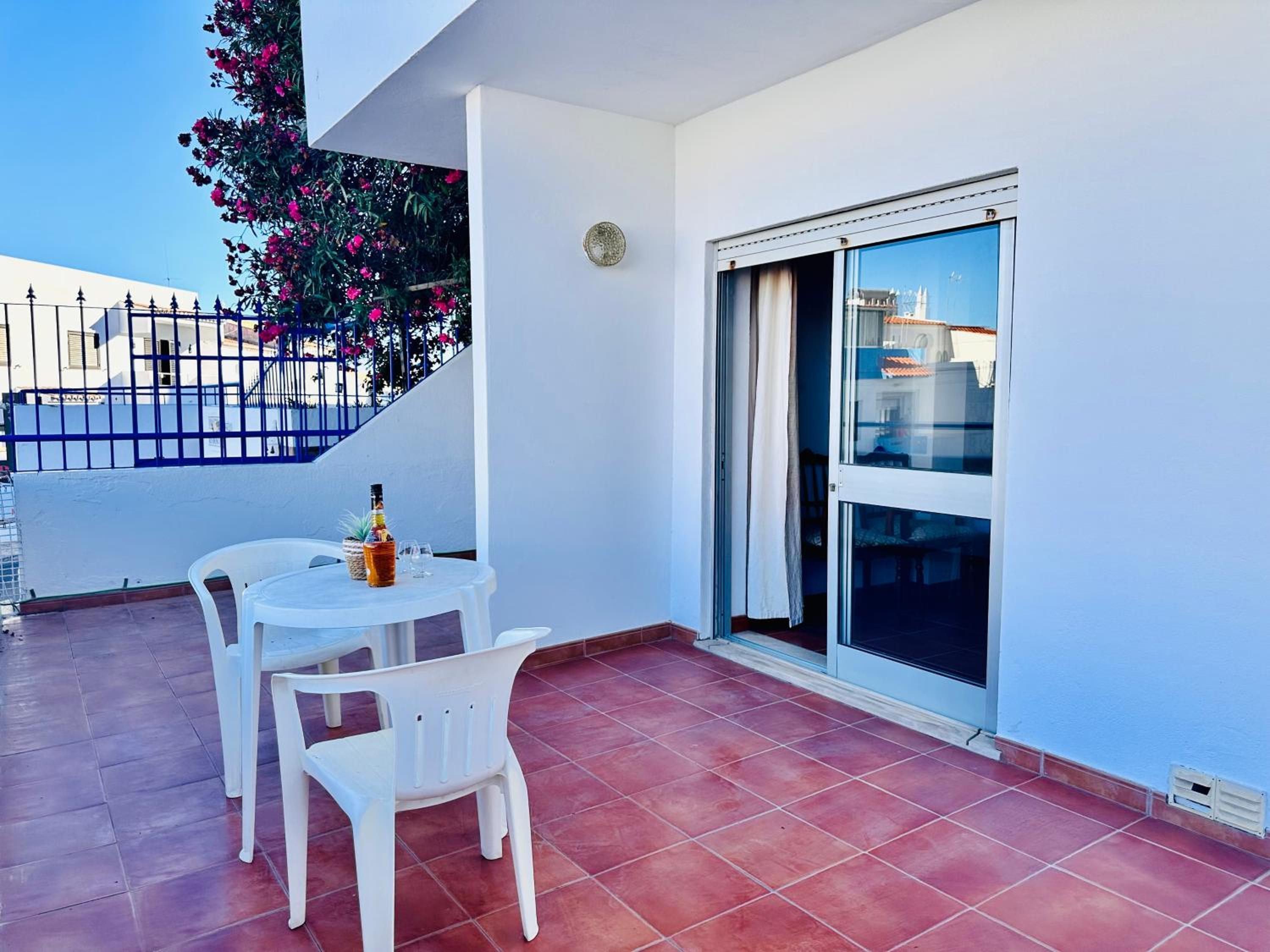 Deluxe Double Room with Side Sea View - Photo 14