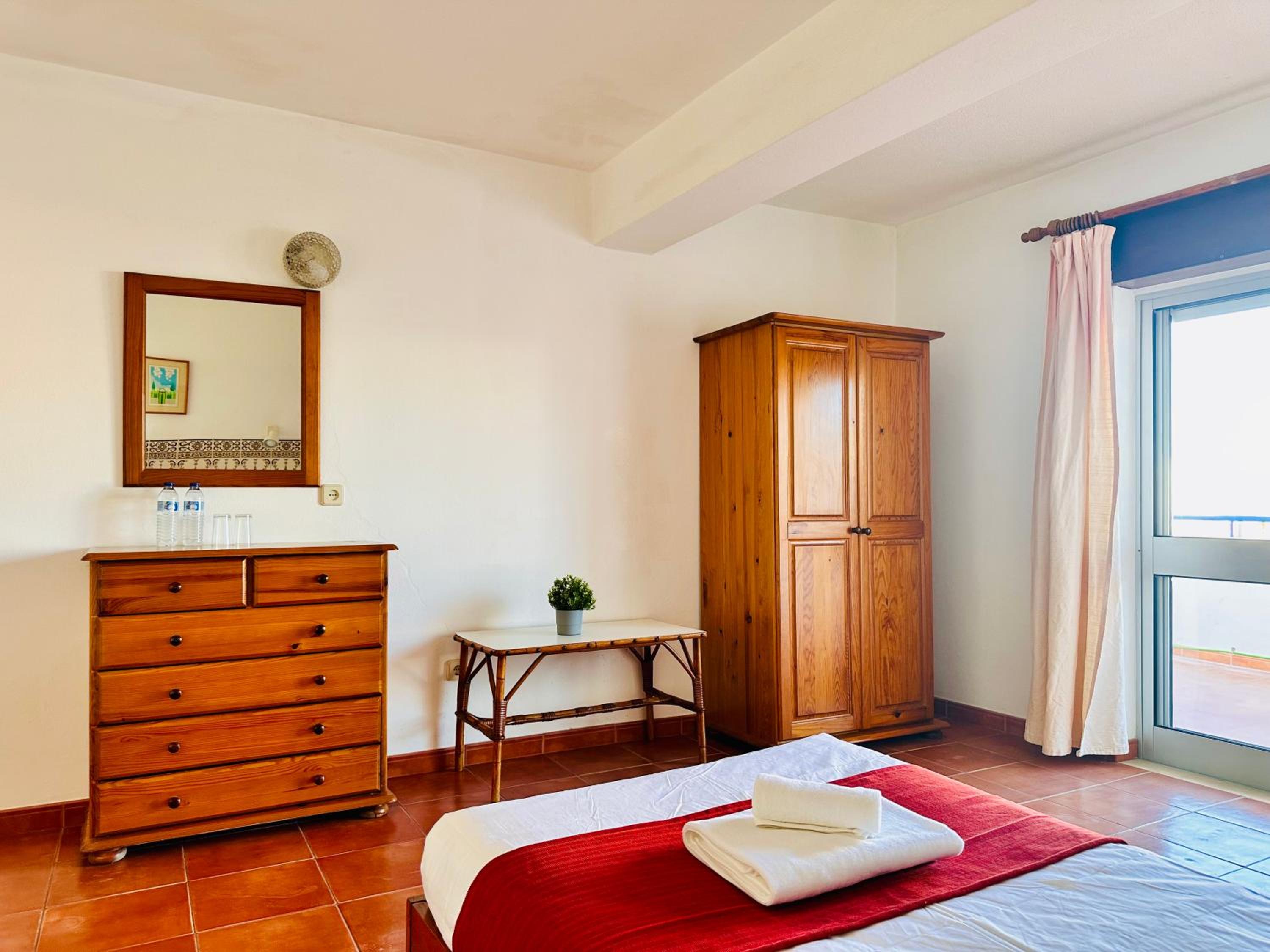 Deluxe Double Room with Side Sea View - Photo 7