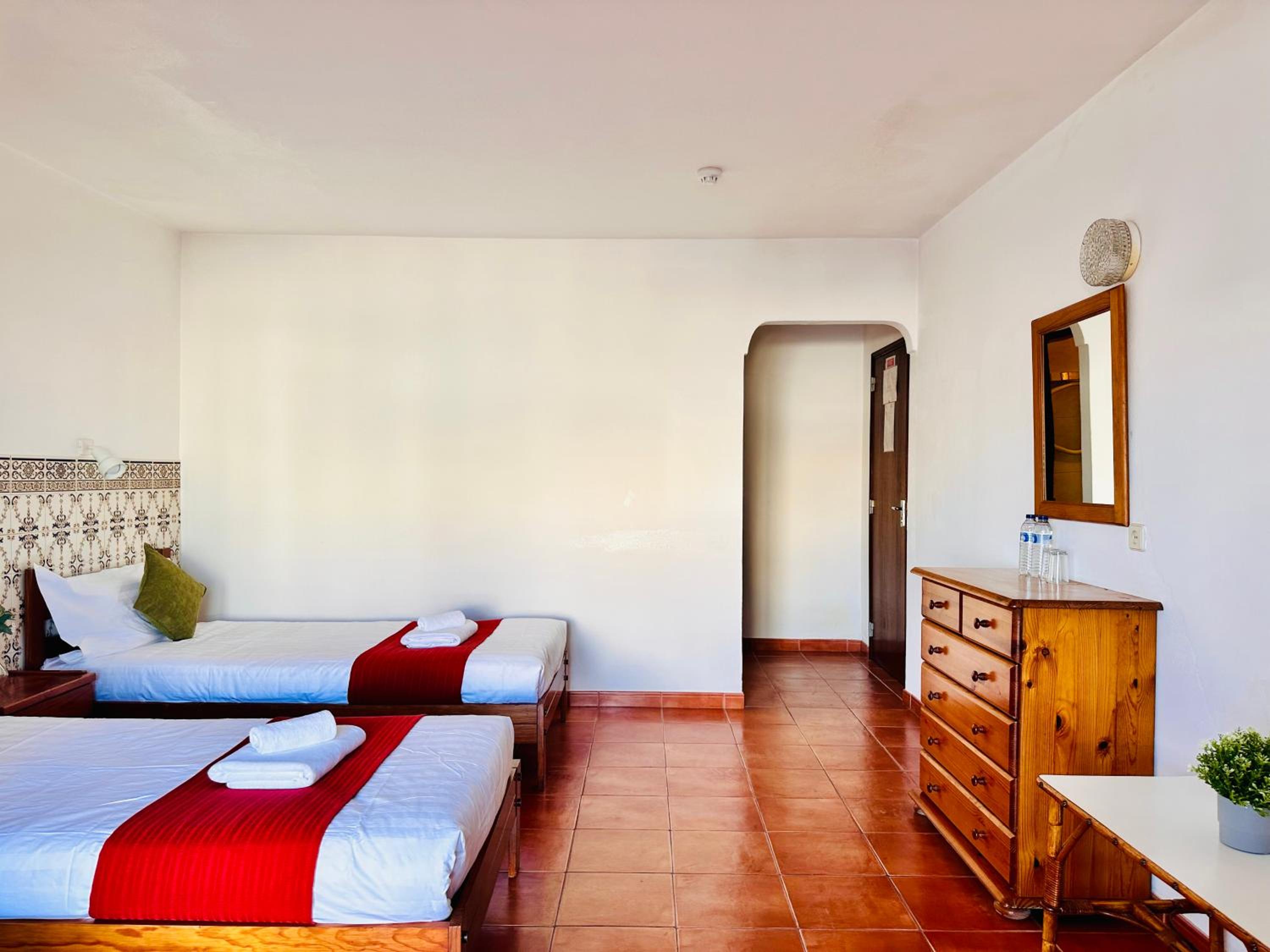 Deluxe Double Room with Side Sea View - Photo 12