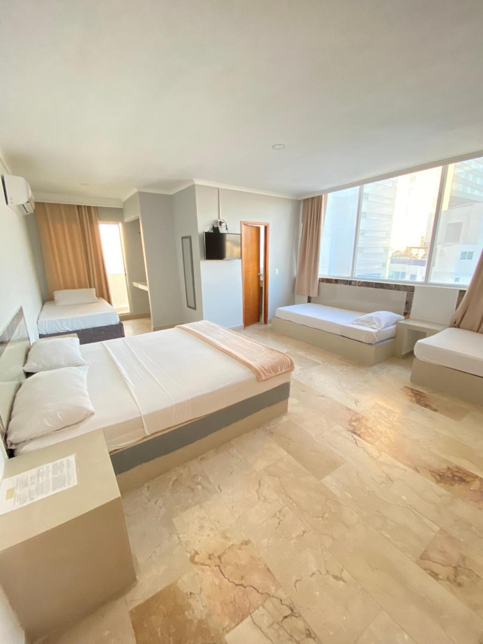 Quadruple Room - Photo 7