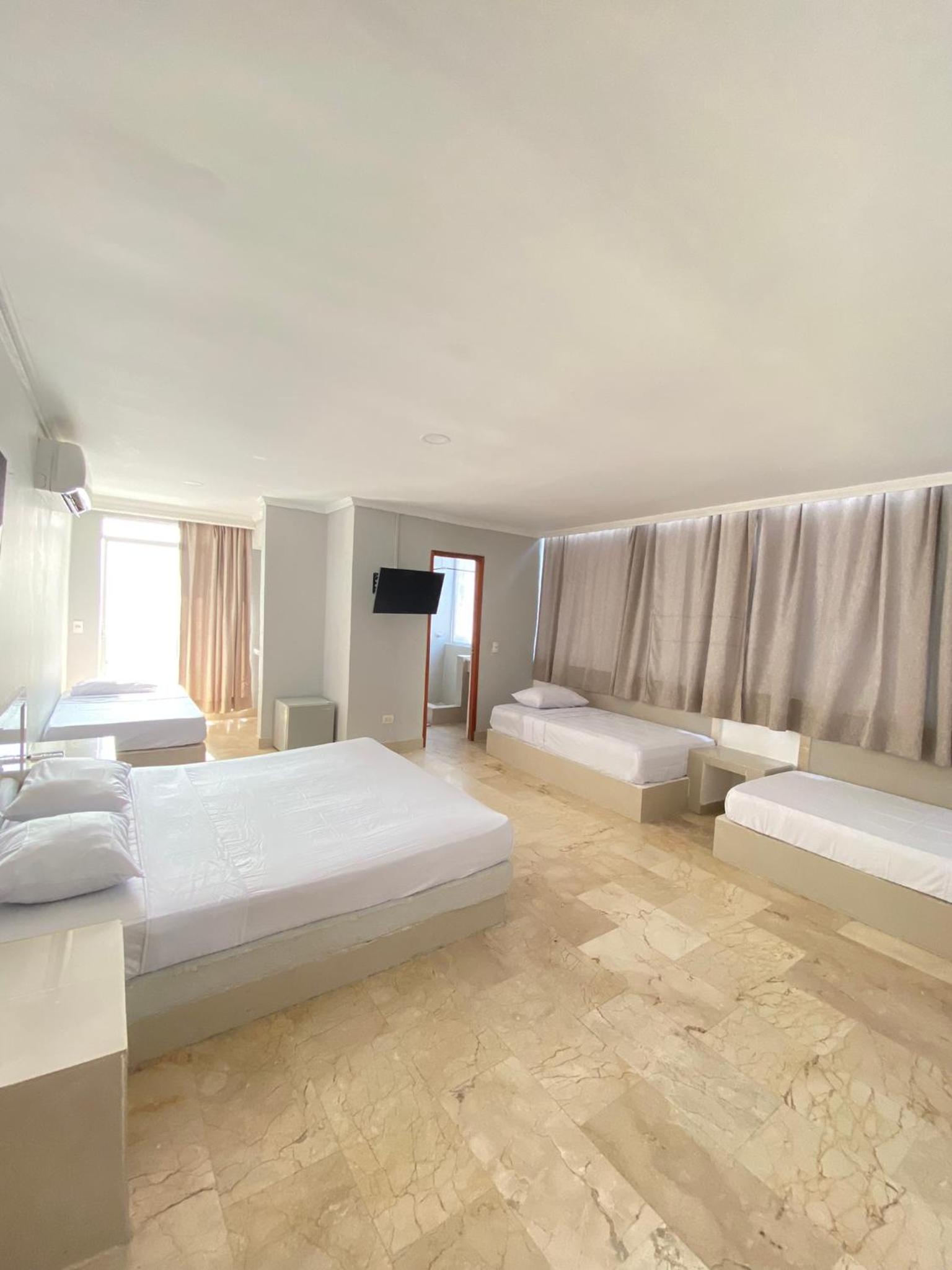 Quadruple Room - Photo 9