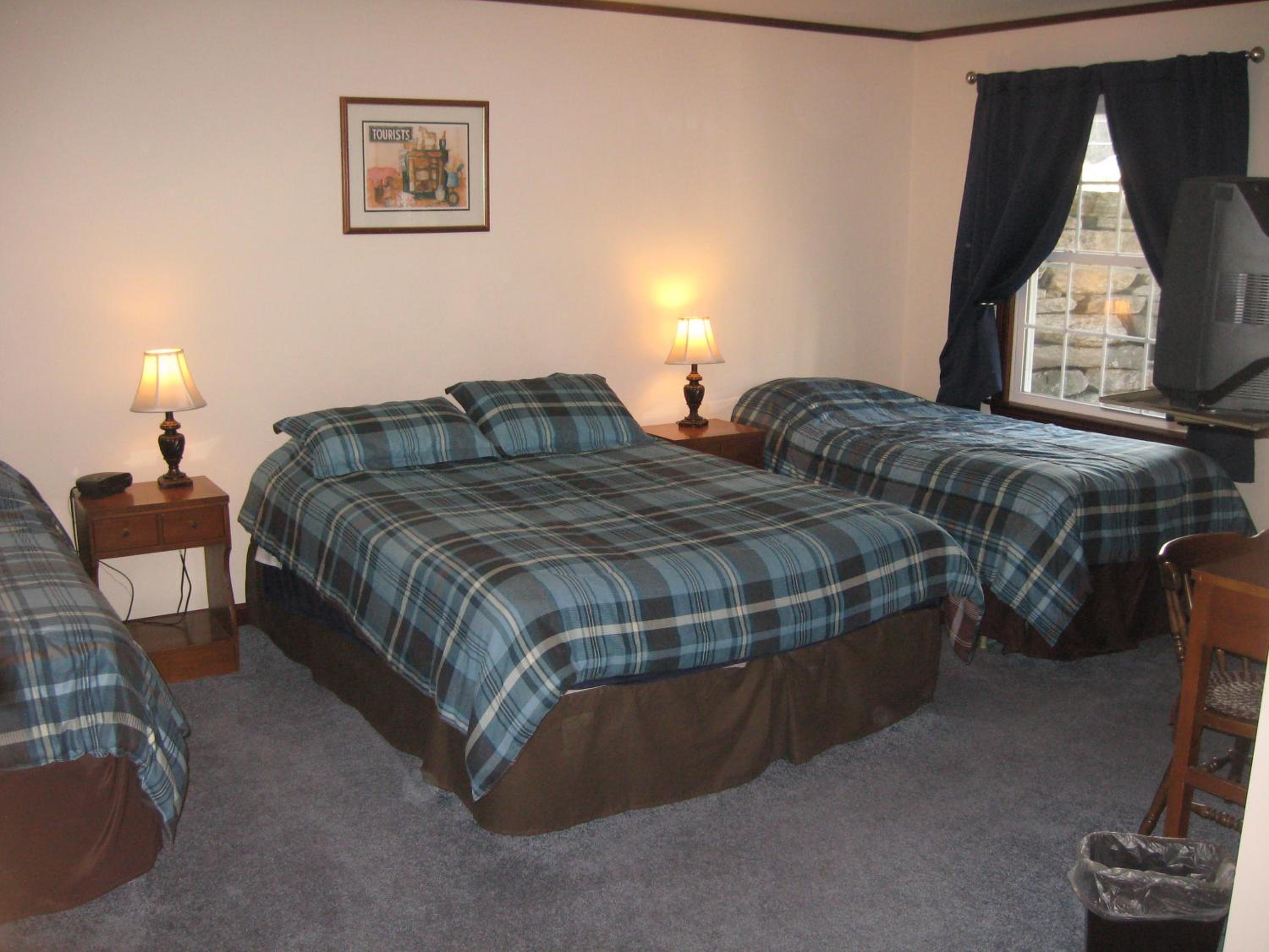 Queen and Twin Room  photo 2