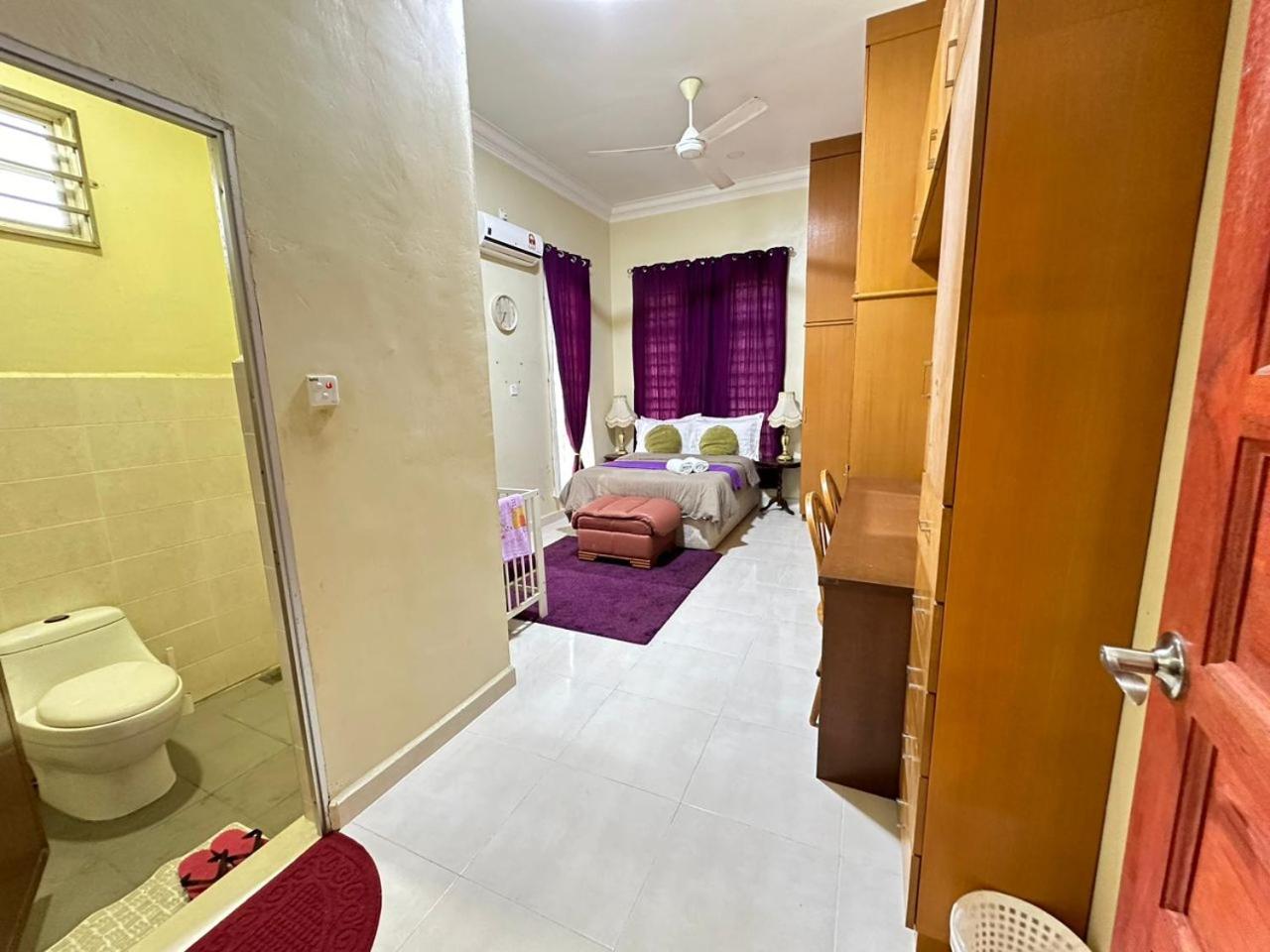 Three-Bedroom House photo 2
